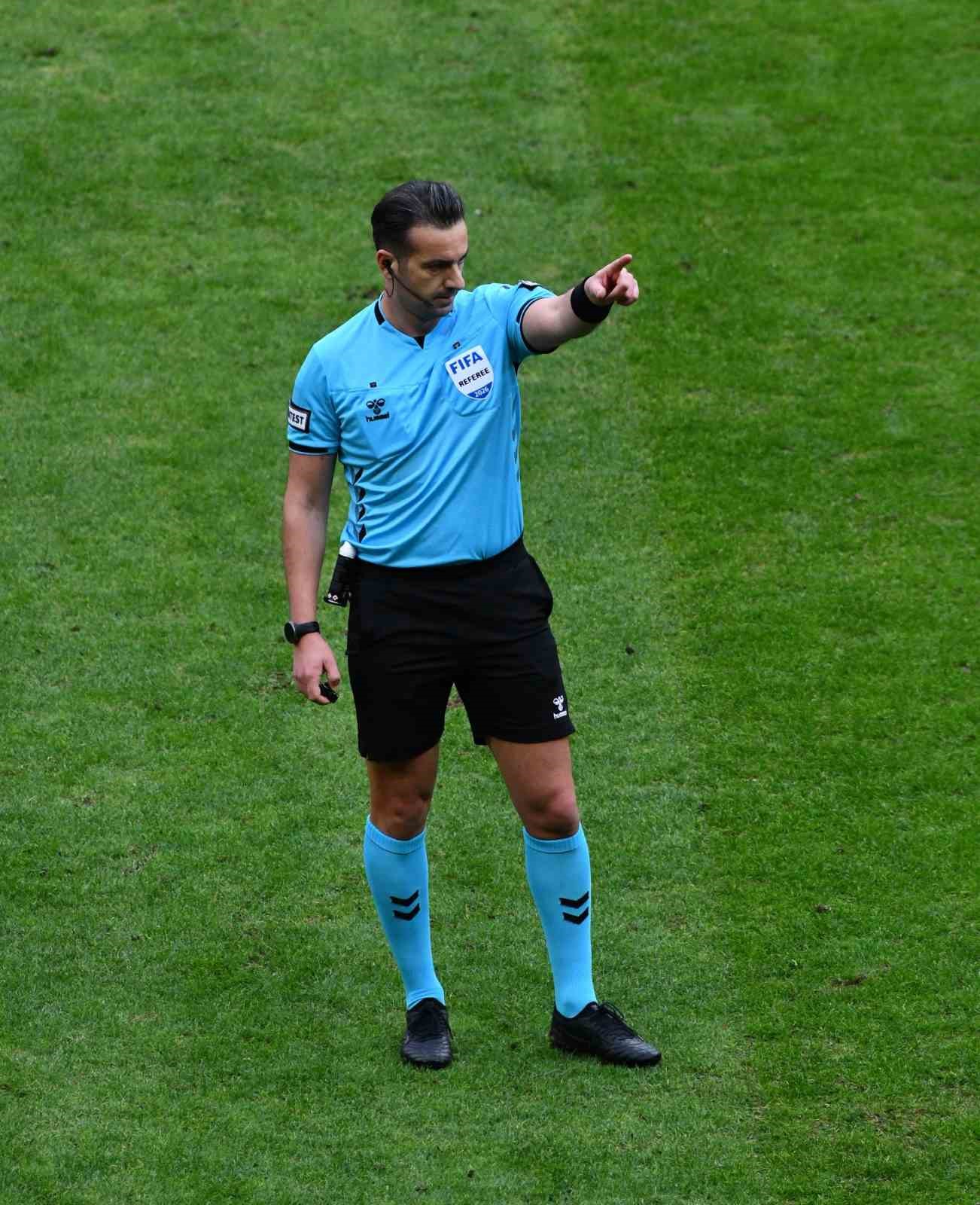 Trendyol Süper Lig: Kayserispor: 0 - Kocaelispor: 0 (İlk yarı)
