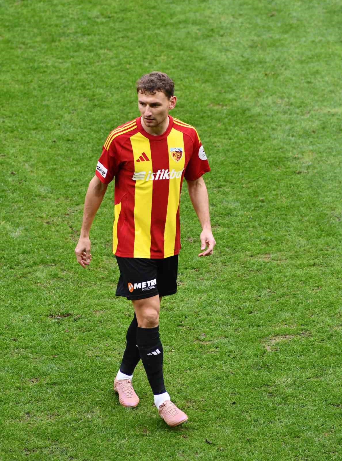 Trendyol Süper Lig: Kayserispor: 0 - Kocaelispor: 0 (İlk yarı)

