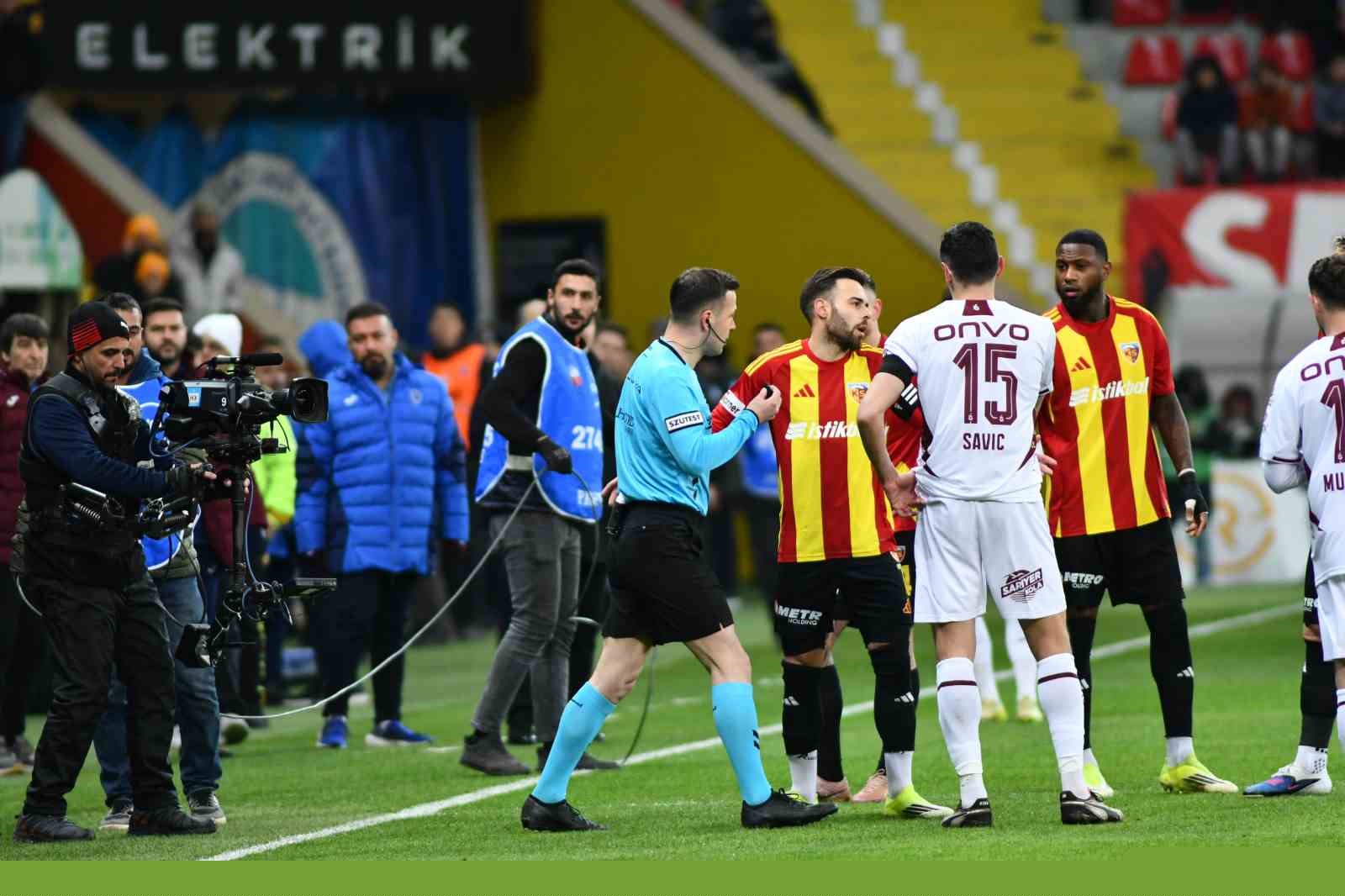 Trendyol Süper Lig: Kayserispor: 0 - Trabzonspor: 1 (Maç devam ediyor)
