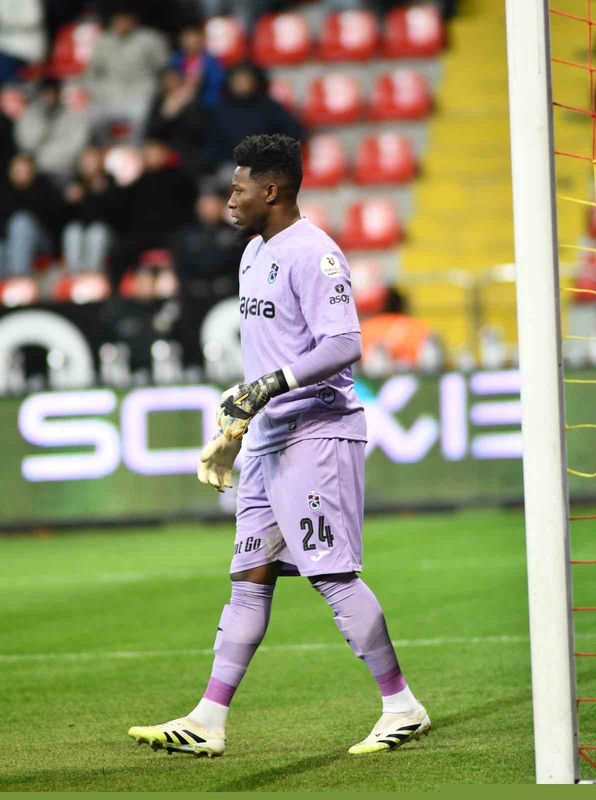 Trendyol Süper Lig: Kayserispor: 0 - Trabzonspor: 1 (Maç devam ediyor)
