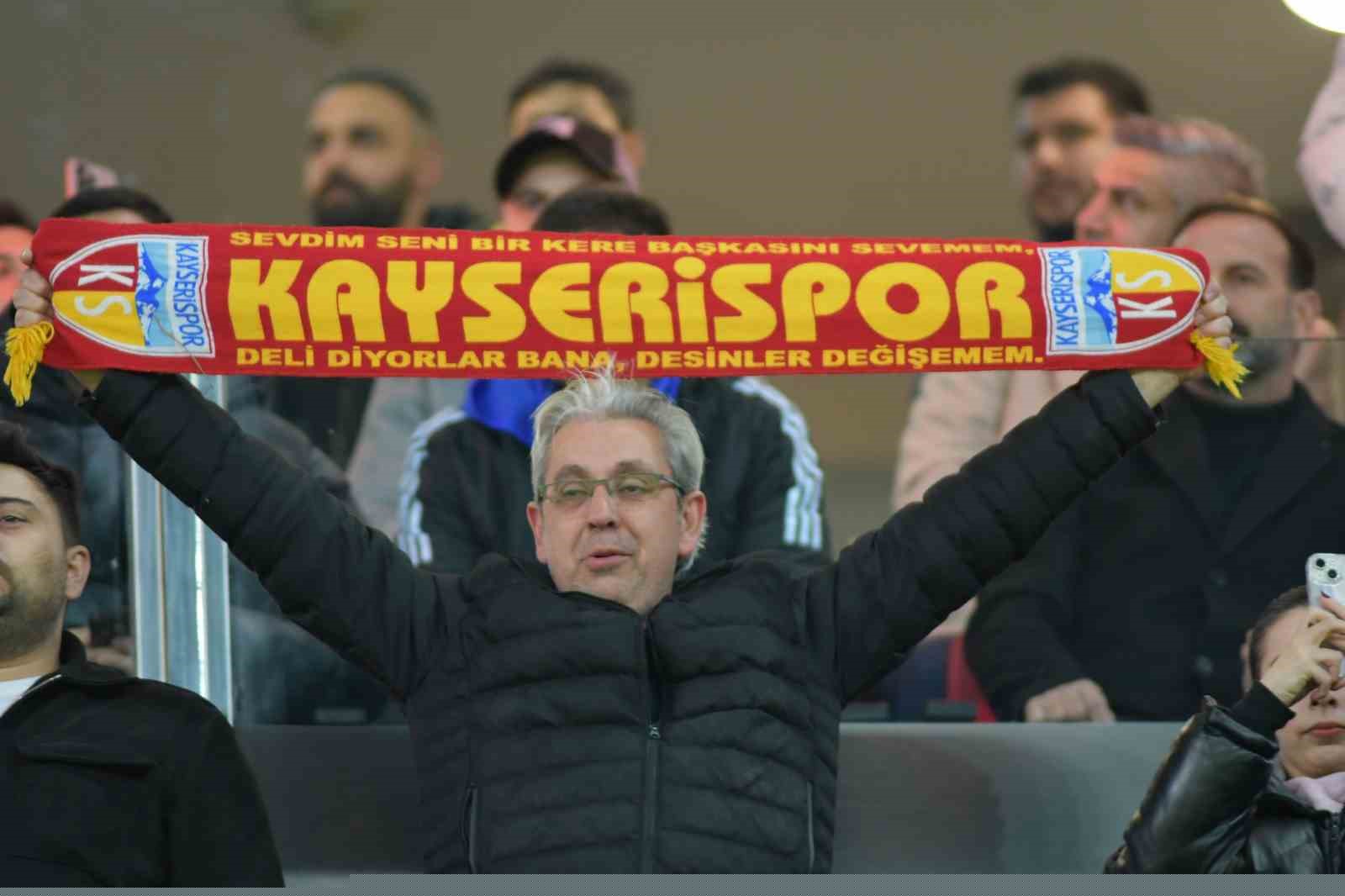 Trendyol Süper Lig: Kayserispor: 0 - Trabzonspor: 1 (Maç devam ediyor)

