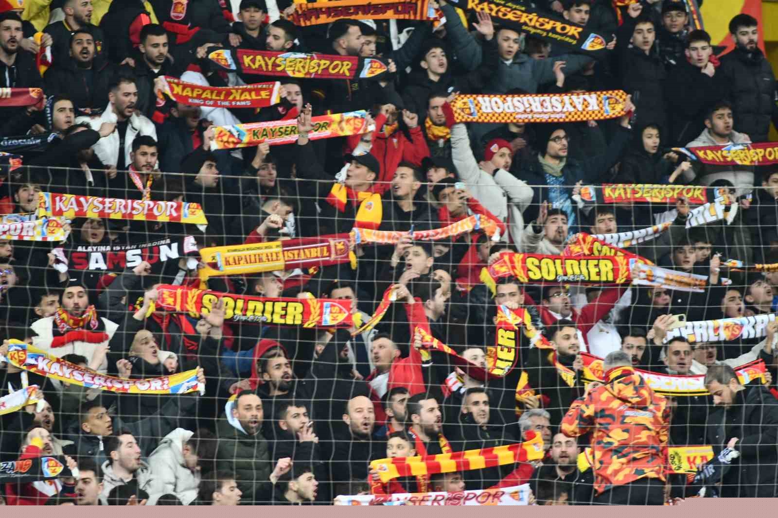 Trendyol Süper Lig: Kayserispor: 0 - Trabzonspor: 1 (Maç devam ediyor)
