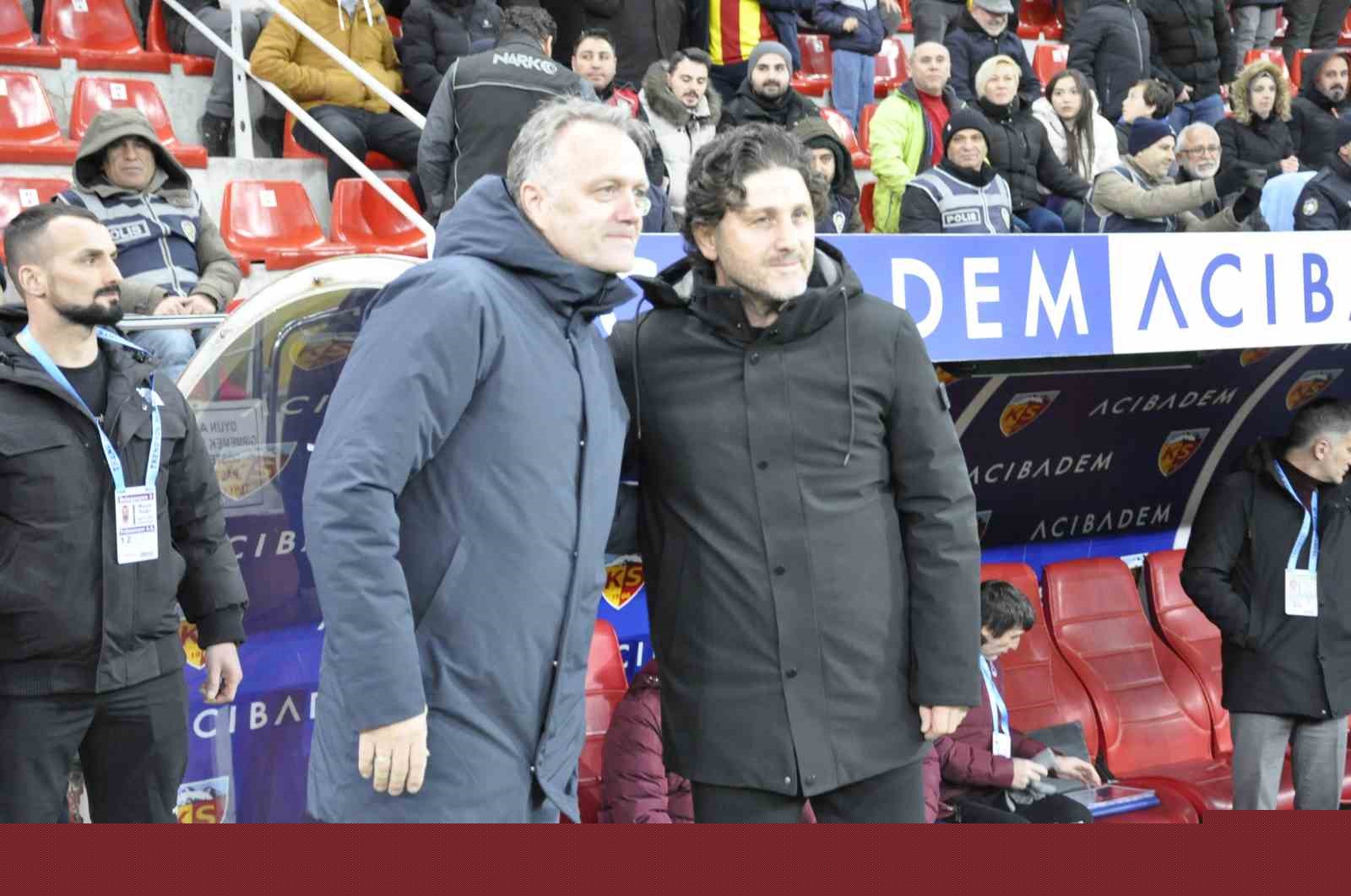 Trendyol Süper Lig: Kayserispor: 0 - Trabzonspor: 2 (İlk yarı)
