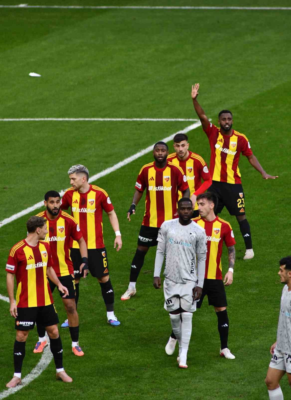 Trendyol Süper Lig: Kayserispor: 1 - Kocaelispor: 2 (Maç sonucu)
