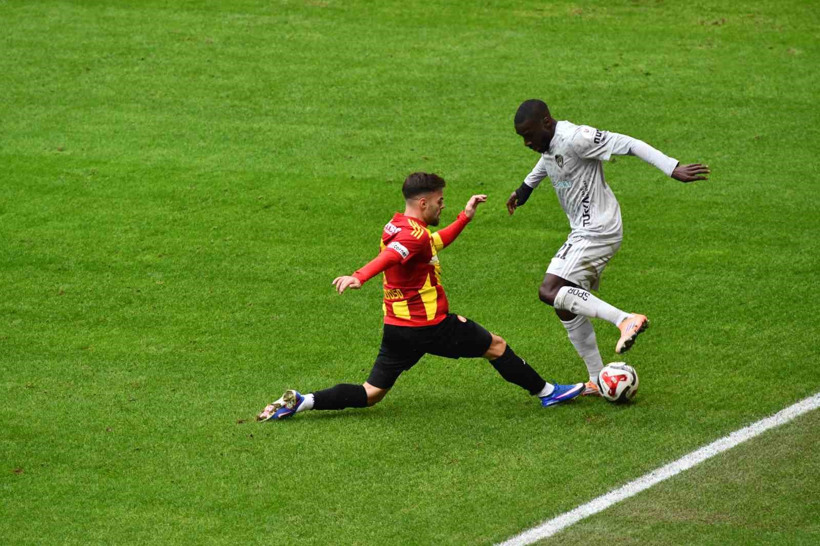 Trendyol Süper Lig: Kayserispor: 1 - Kocaelispor: 2 (Maç sonucu)
