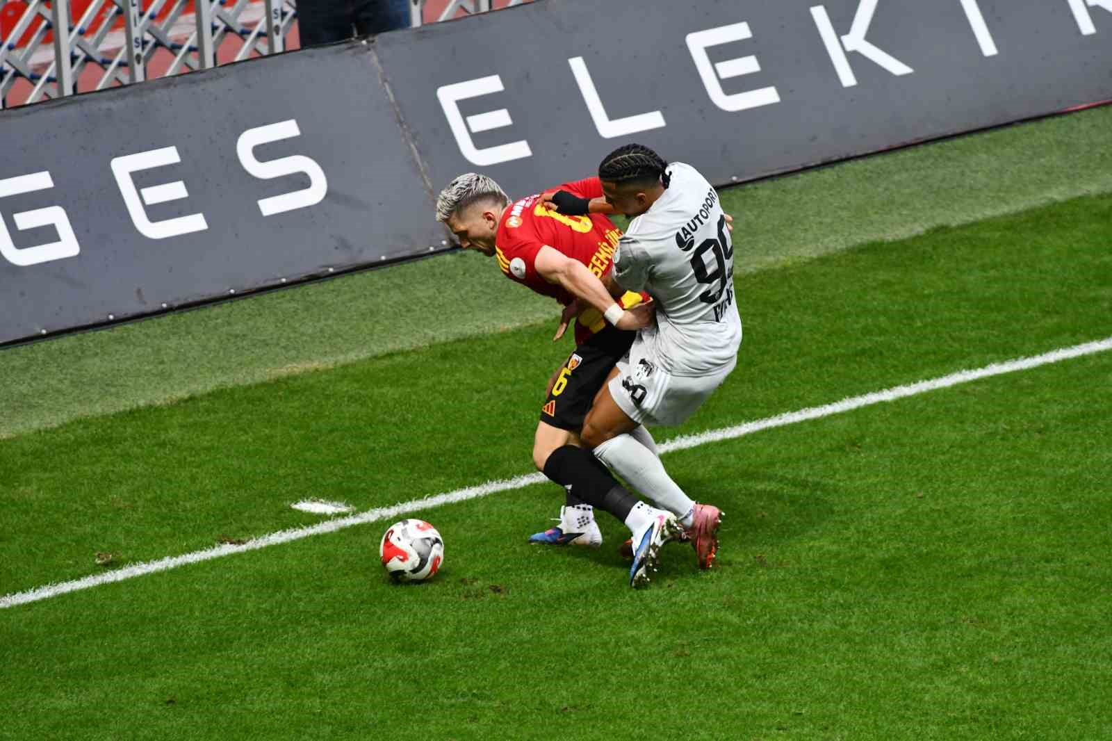 Trendyol Süper Lig: Kayserispor: 1 - Kocaelispor: 2 (Maç sonucu)
