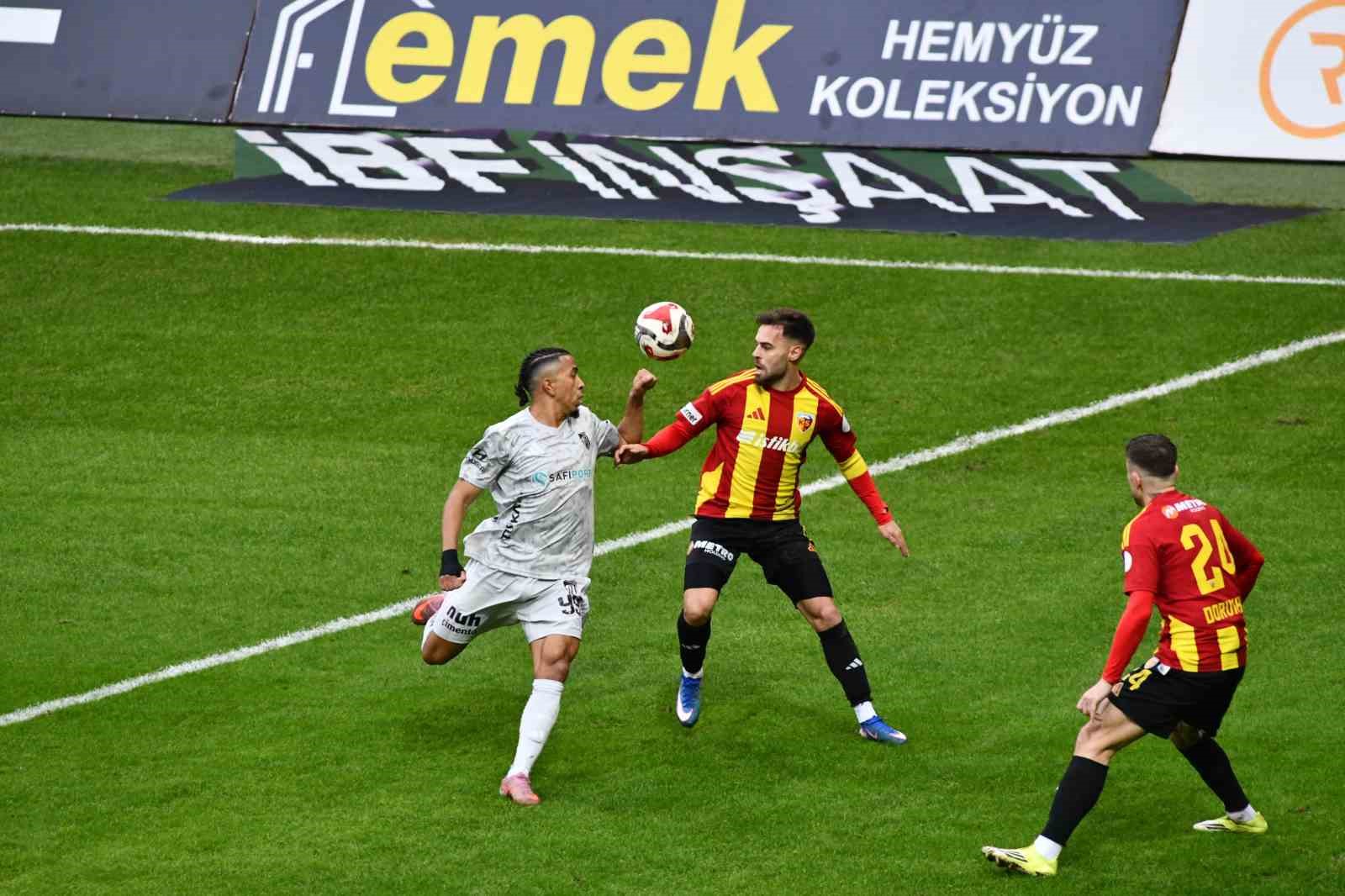 Trendyol Süper Lig: Kayserispor: 1 - Kocaelispor: 2 (Maç sonucu)
