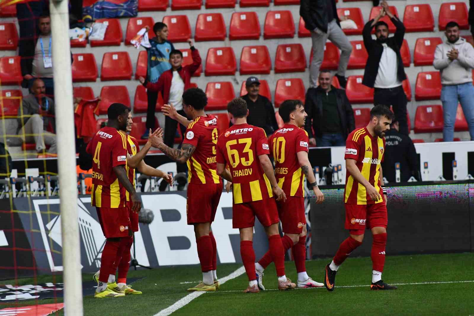 Trendyol Süper Lig: Kayserispor: 2 - Çaykur Rizespor: 0 (Maç sonucu)
