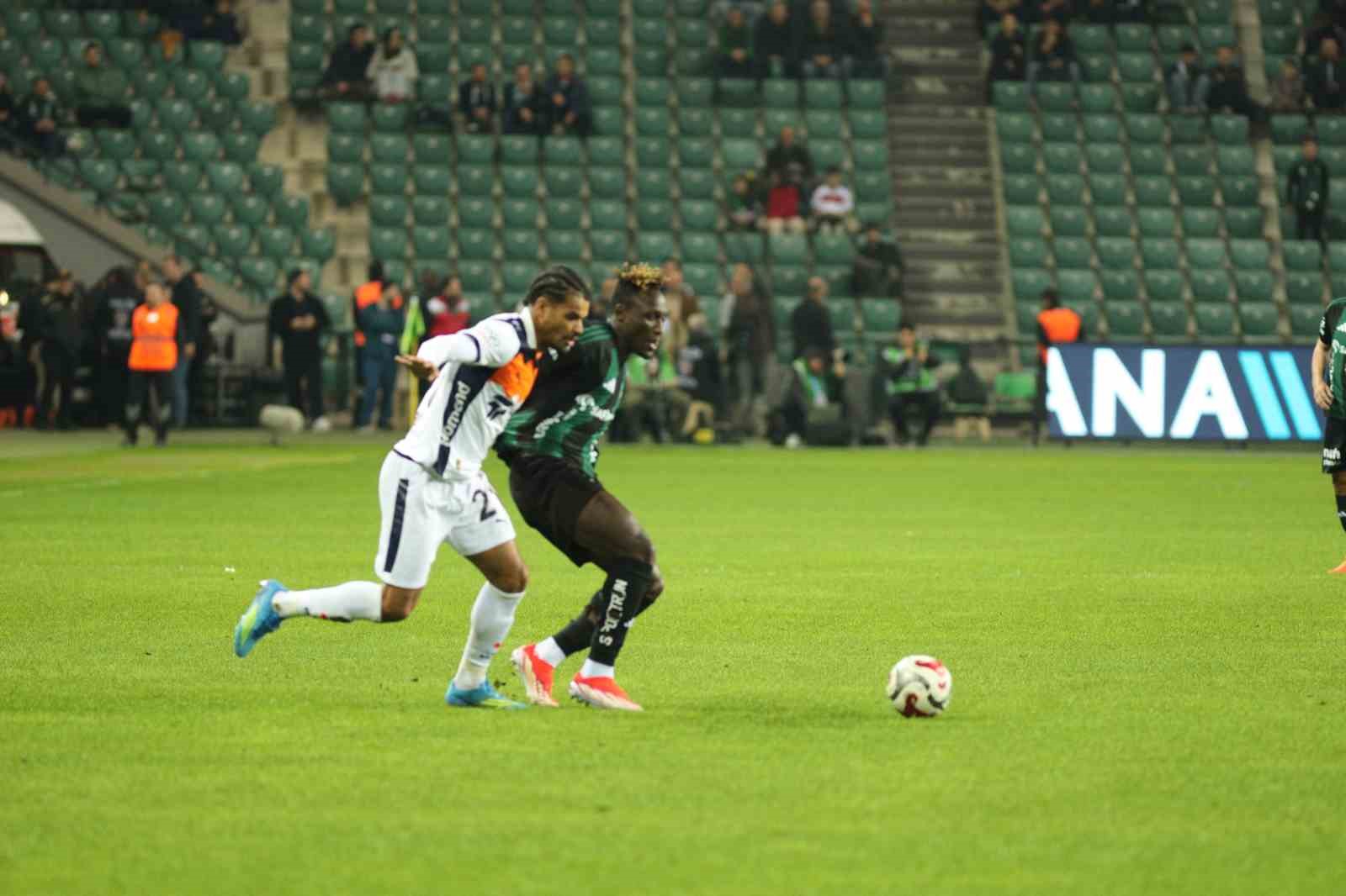 Trendyol Süper Lig: Kocaelispor: 0 - Başakşehir: 0 (Maç devam ediyor)
