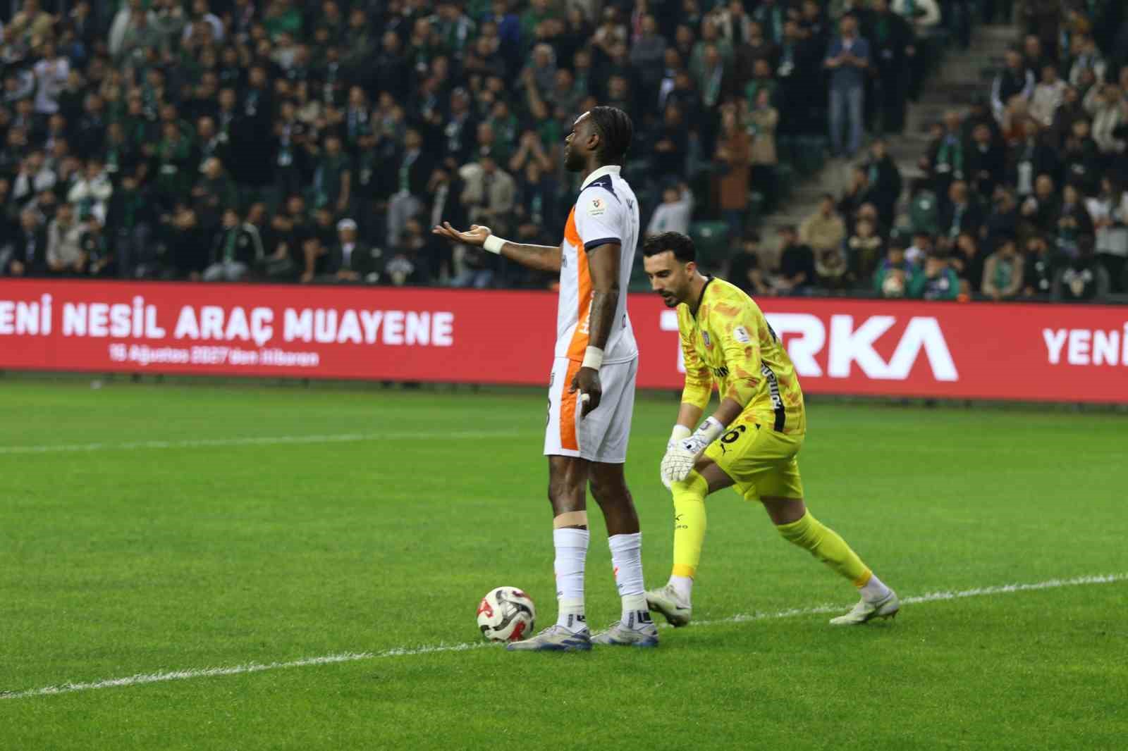 Trendyol Süper Lig: Kocaelispor: 0 - Başakşehir: 0 (Maç devam ediyor)
