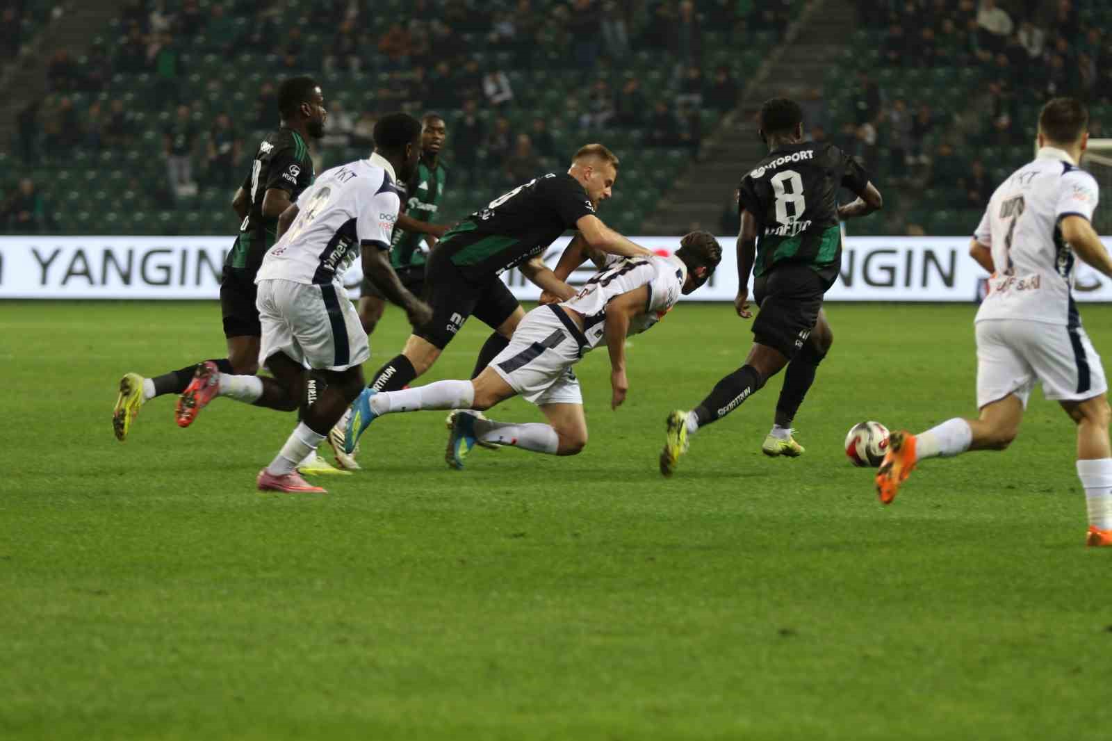 Trendyol Süper Lig: Kocaelispor: 0 - Başakşehir: 0 (Maç Sonucu)
