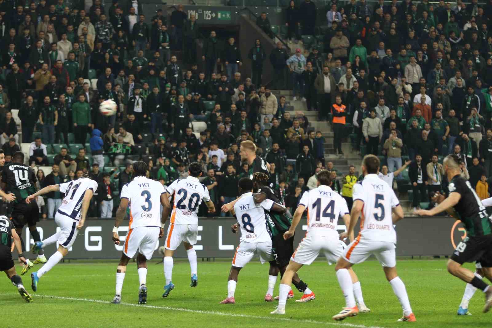 Trendyol Süper Lig: Kocaelispor: 0 - Başakşehir: 0 (Maç Sonucu)
