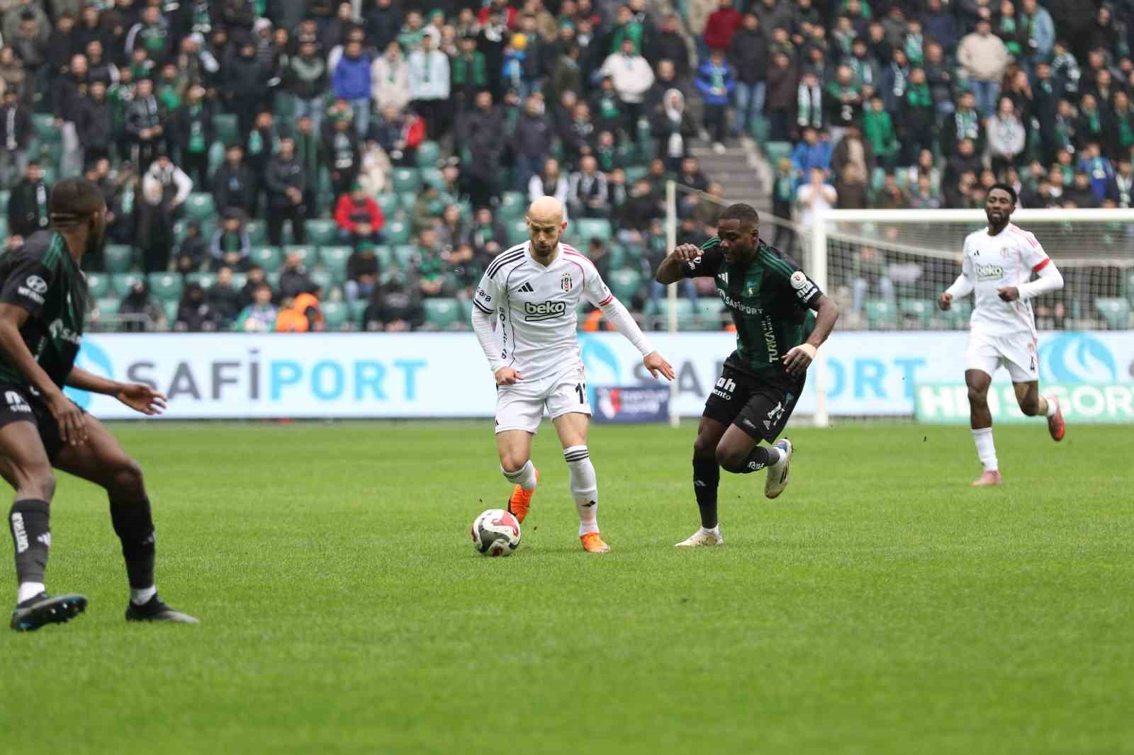 Trendyol Süper Lig: Kocaelispor: 0 - Beşiktaş: 0 (Maç devam ediyor)
