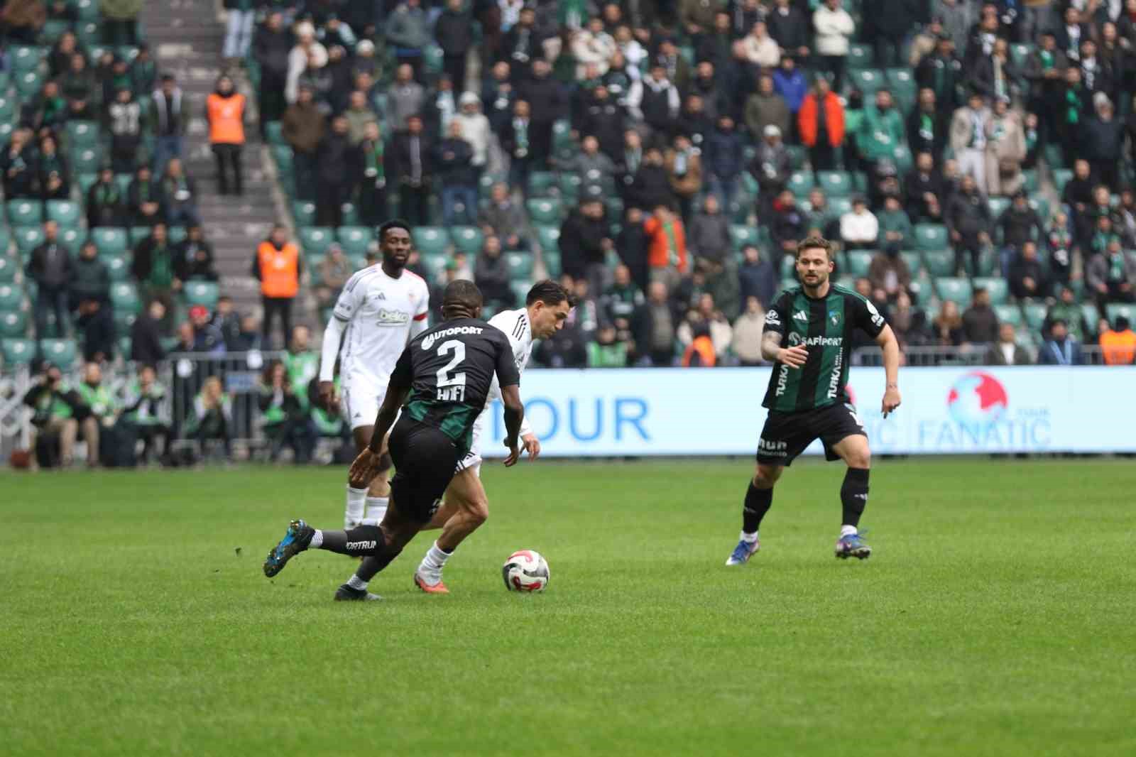 Trendyol Süper Lig: Kocaelispor: 0 - Beşiktaş: 0 (Maç devam ediyor)
