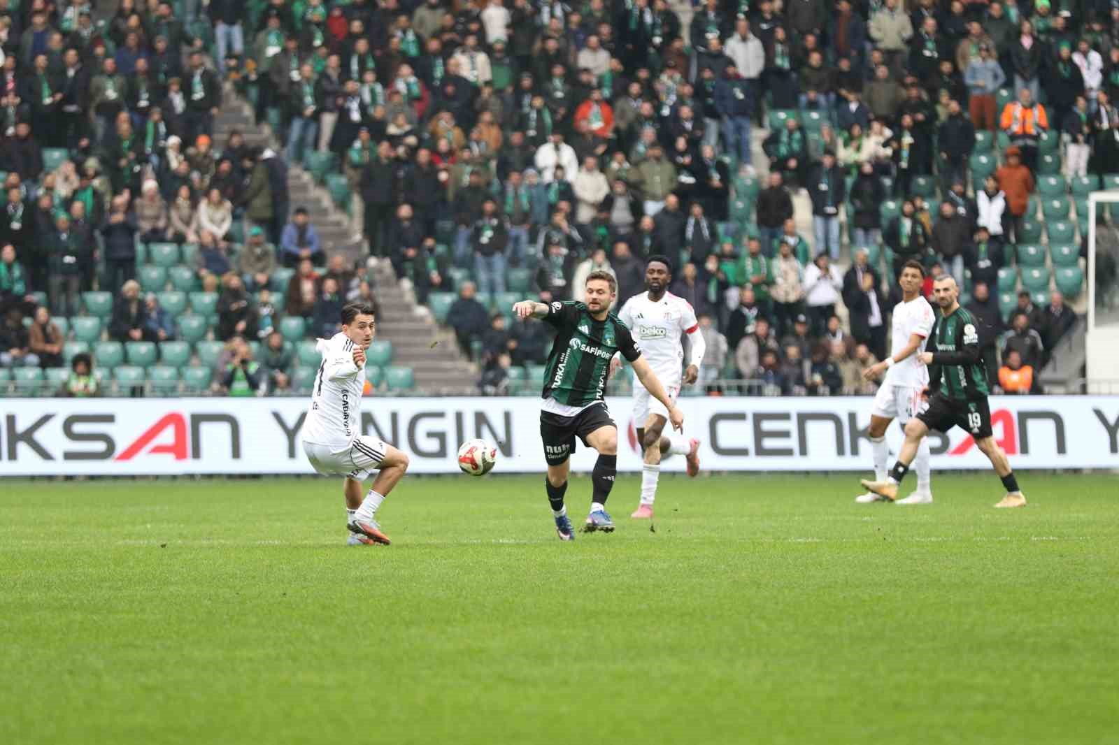 Trendyol Süper Lig: Kocaelispor: 0 - Beşiktaş: 0 (Maç devam ediyor)
