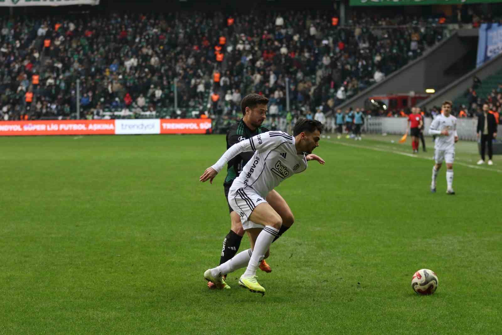 Trendyol Süper Lig: Kocaelispor: 0 - Beşiktaş: 1 (Maç sonucu)
Trendyol Süper Lig: Kocaelispor: 0 - Beşiktaş: 1 (Maç sonucu)