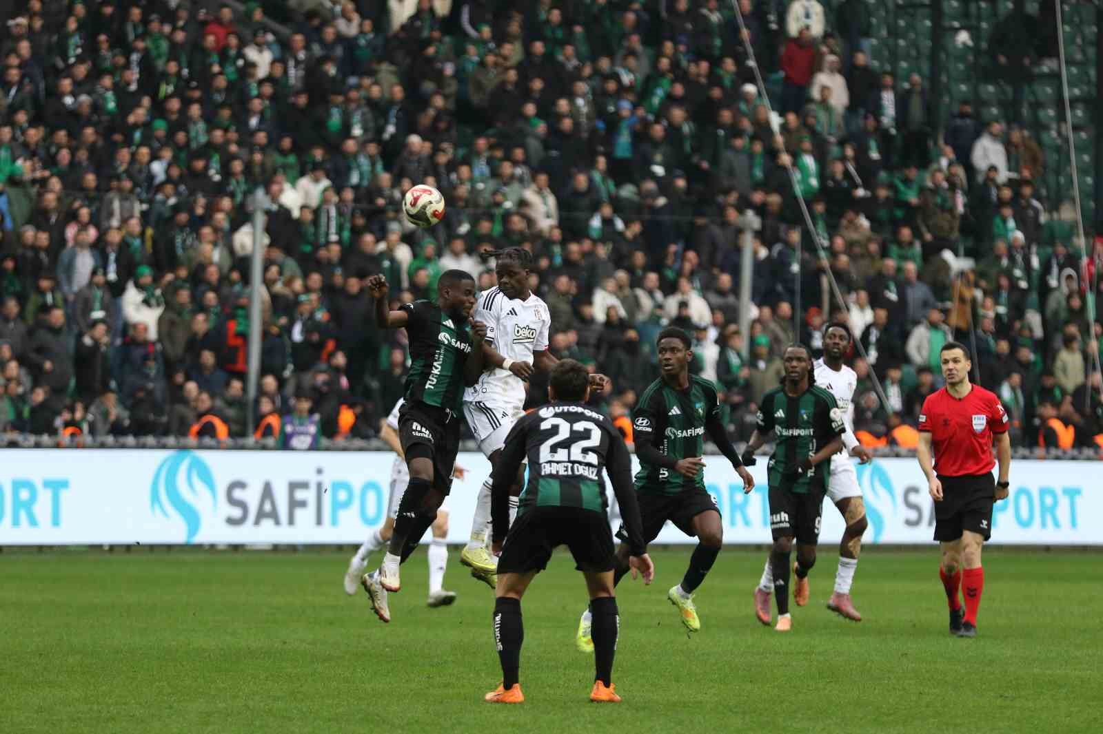 Trendyol Süper Lig: Kocaelispor: 0 - Beşiktaş: 1 (Maç sonucu)
Trendyol Süper Lig: Kocaelispor: 0 - Beşiktaş: 1 (Maç sonucu)