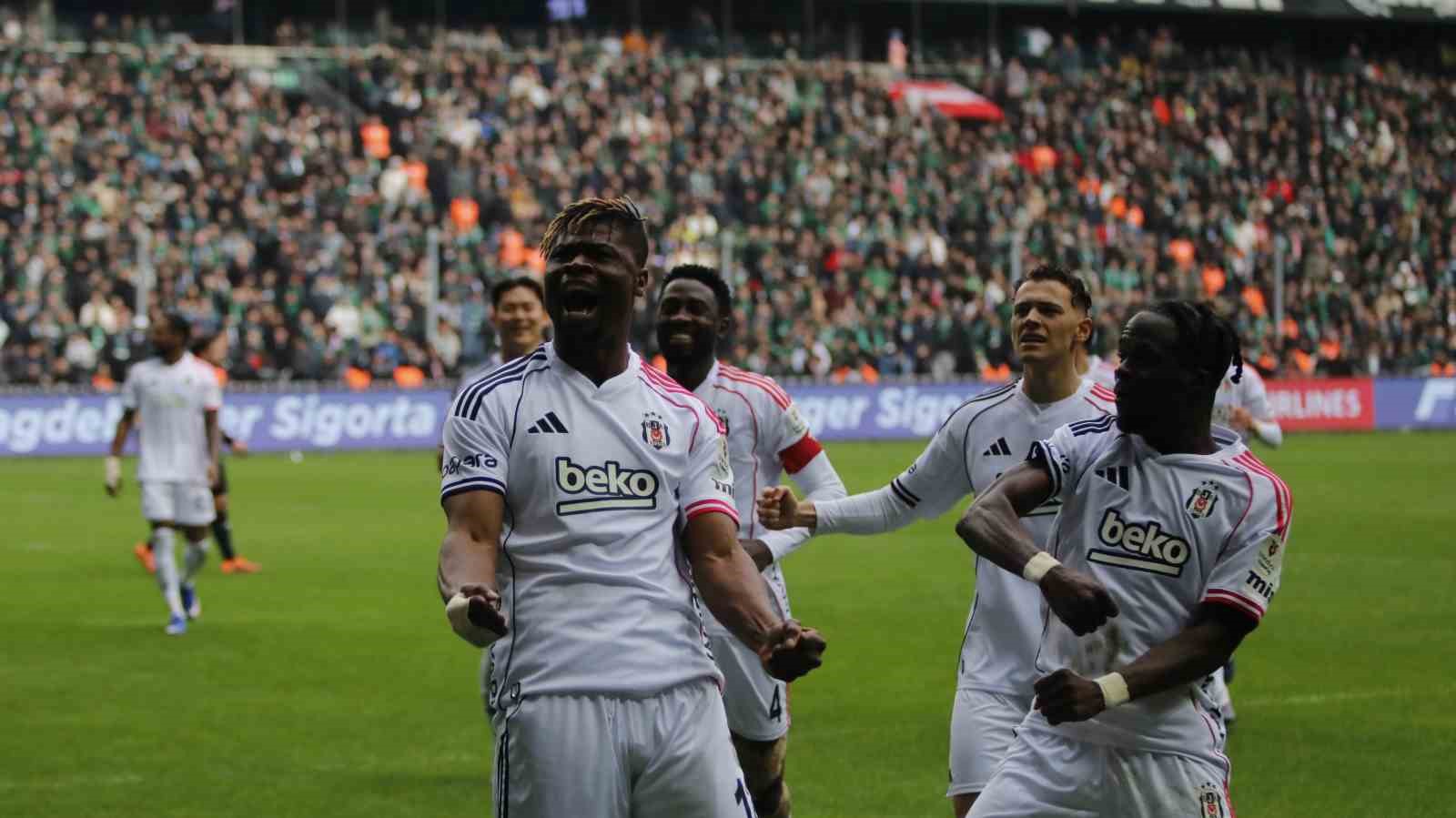 Trendyol Süper Lig: Kocaelispor: 0 - Beşiktaş: 1 (Maç sonucu)
Trendyol Süper Lig: Kocaelispor: 0 - Beşiktaş: 1 (Maç sonucu)
