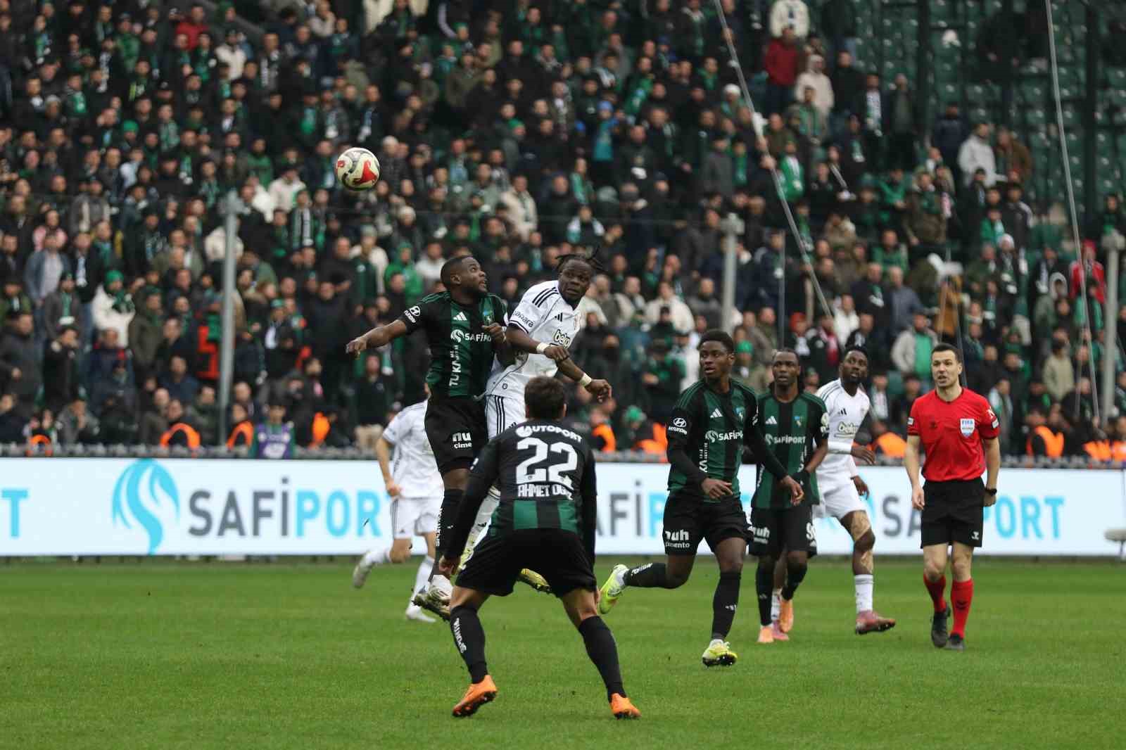Trendyol Süper Lig: Kocaelispor: 0 - Beşiktaş: 1 (Maç sonucu)
Trendyol Süper Lig: Kocaelispor: 0 - Beşiktaş: 1 (Maç sonucu)