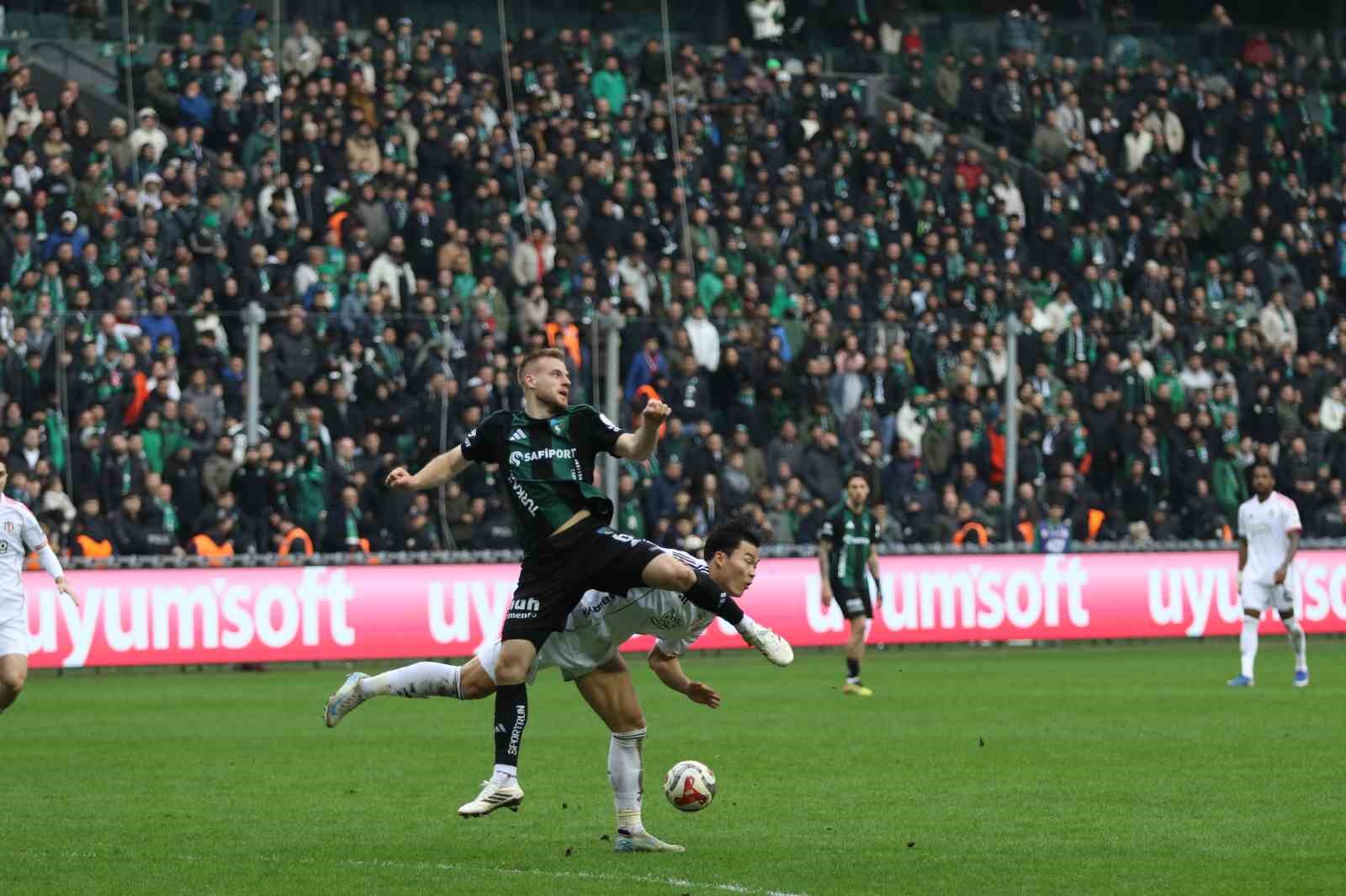 Trendyol Süper Lig: Kocaelispor: 0 - Beşiktaş: 1 (Maç sonucu)
Trendyol Süper Lig: Kocaelispor: 0 - Beşiktaş: 1 (Maç sonucu)