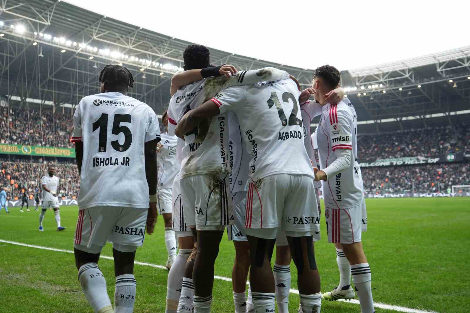 Trendyol Süper Lig: Kocaelispor: 0 - Beşiktaş: 1 (Maç sonucu)
Trendyol Süper Lig: Kocaelispor: 0 - Beşiktaş: 1 (Maç sonucu)