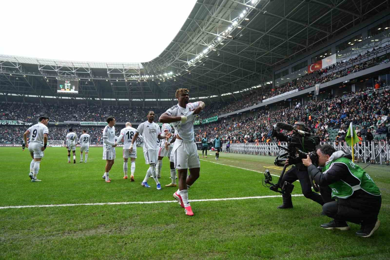 Trendyol Süper Lig: Kocaelispor: 0 - Beşiktaş: 1 (Maç sonucu)
Trendyol Süper Lig: Kocaelispor: 0 - Beşiktaş: 1 (Maç sonucu)