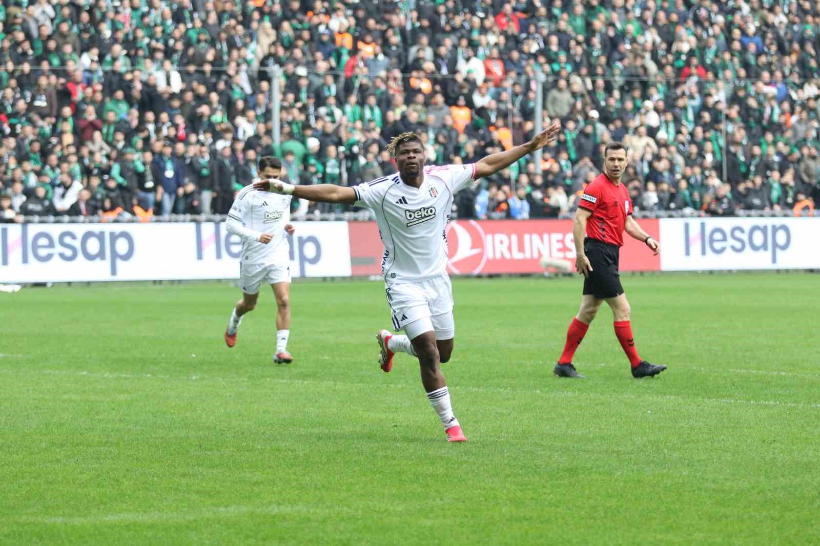 Trendyol Süper Lig: Kocaelispor: 0 - Beşiktaş: 1 (Maç sonucu)
Trendyol Süper Lig: Kocaelispor: 0 - Beşiktaş: 1 (Maç sonucu)