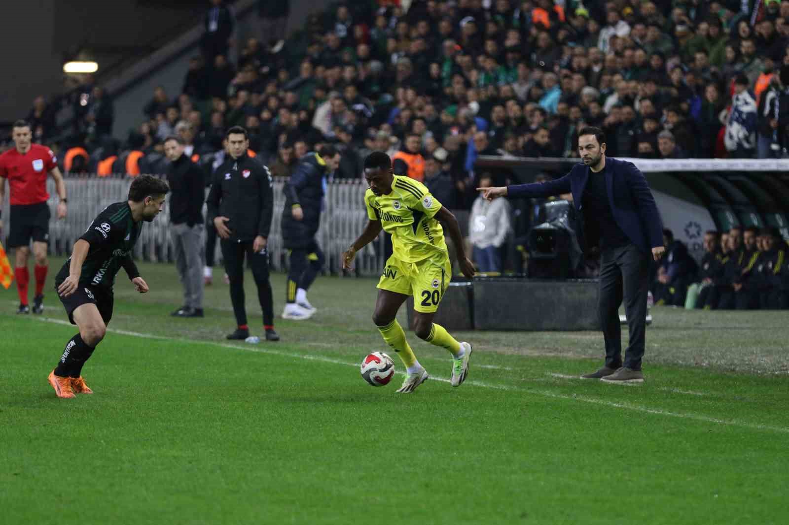 Trendyol Süper Lig: Kocaelispor: 0 - Fenerbahçe: 0 (Maç devam ediyor)
