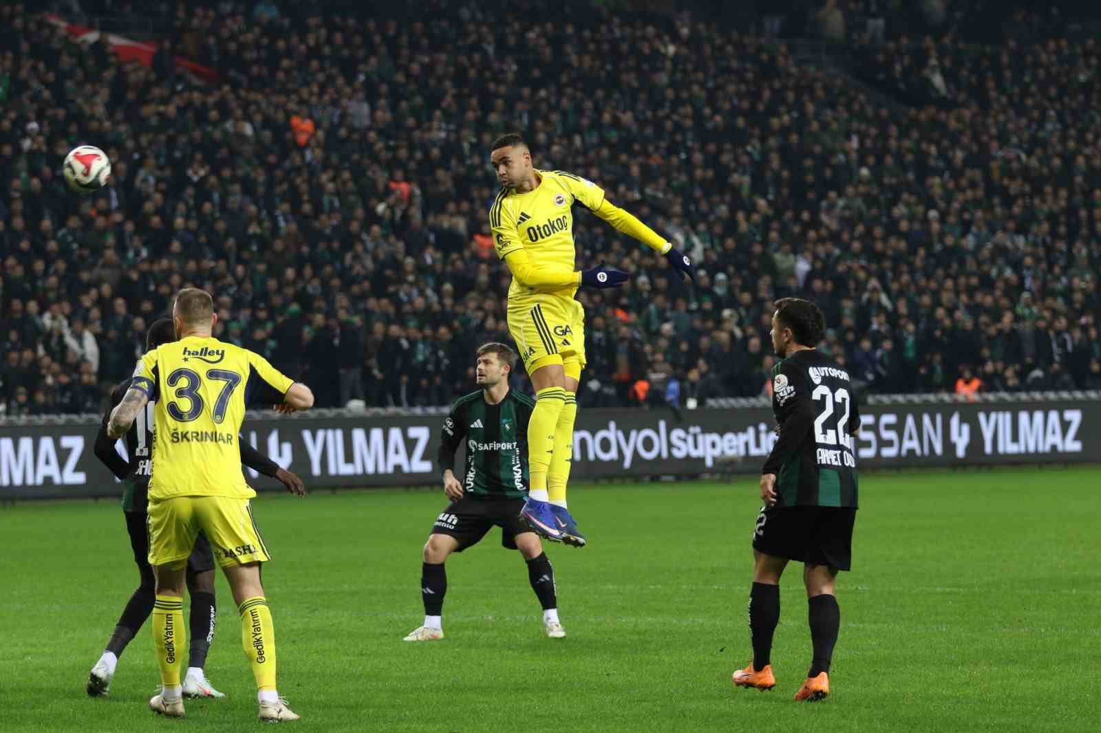 Trendyol Süper Lig: Kocaelispor: 0 - Fenerbahçe: 0 (Maç devam ediyor)
