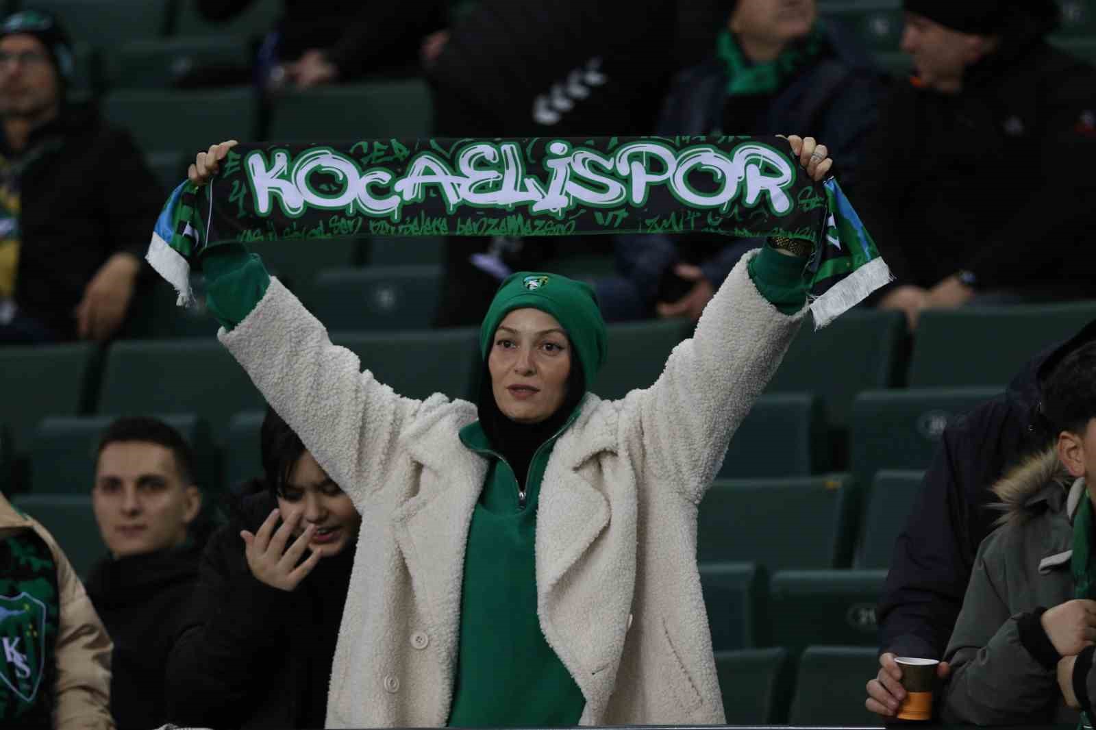 Trendyol Süper Lig: Kocaelispor: 0 - Fenerbahçe: 0 (Maç devam ediyor)
