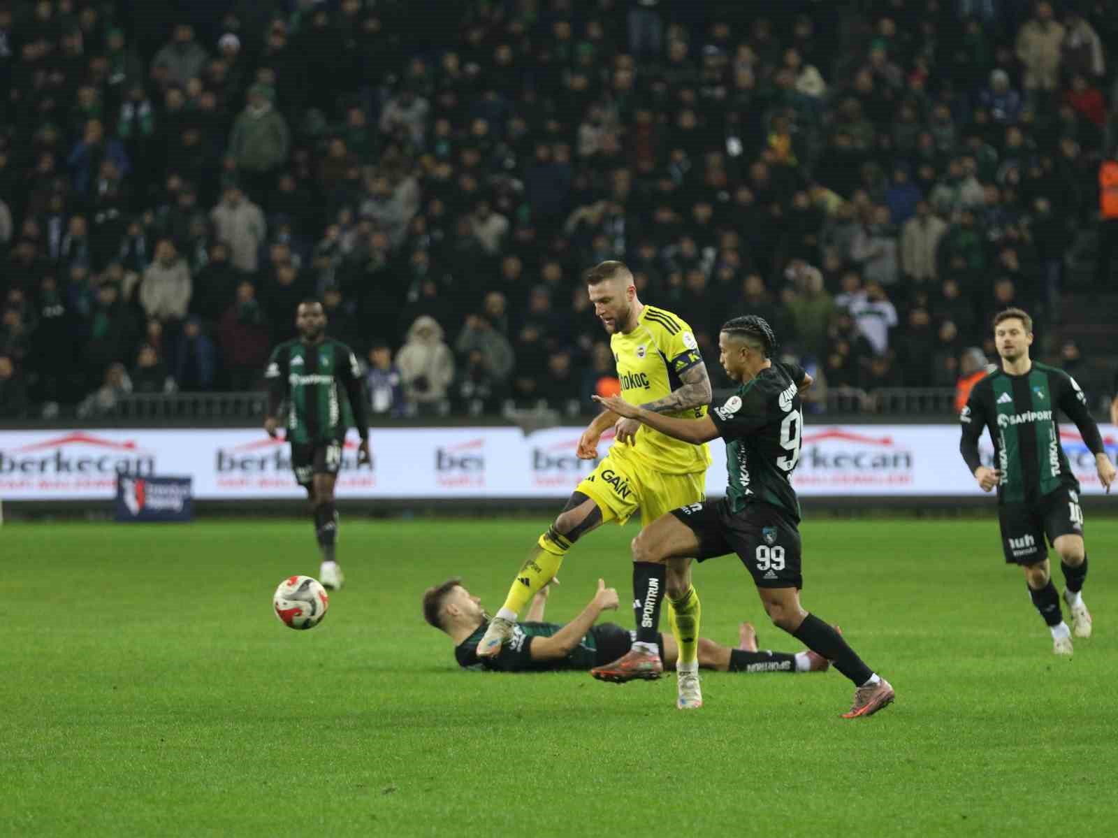 Trendyol Süper Lig: Kocaelispor: 0 - Fenerbahçe: 2 (Maç sonucu)

