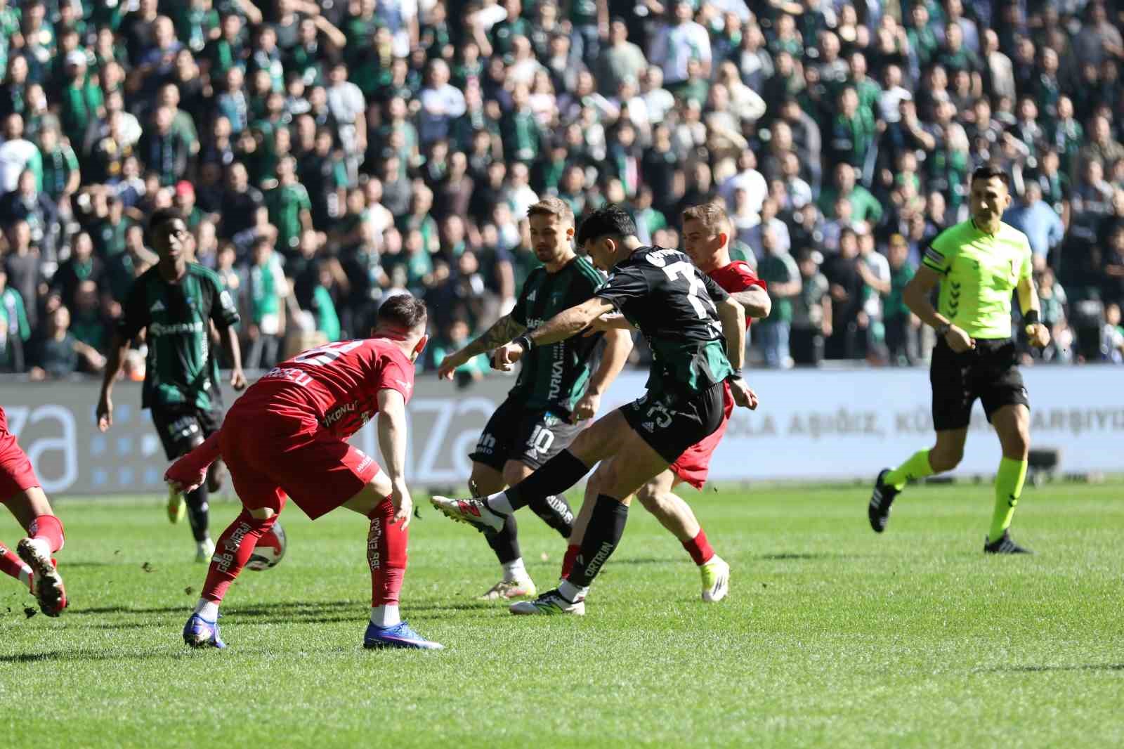 Trendyol Süper Lig: Kocaelispor: 0 - Gaziantep FK: 0 (Maç devam ediyor)
