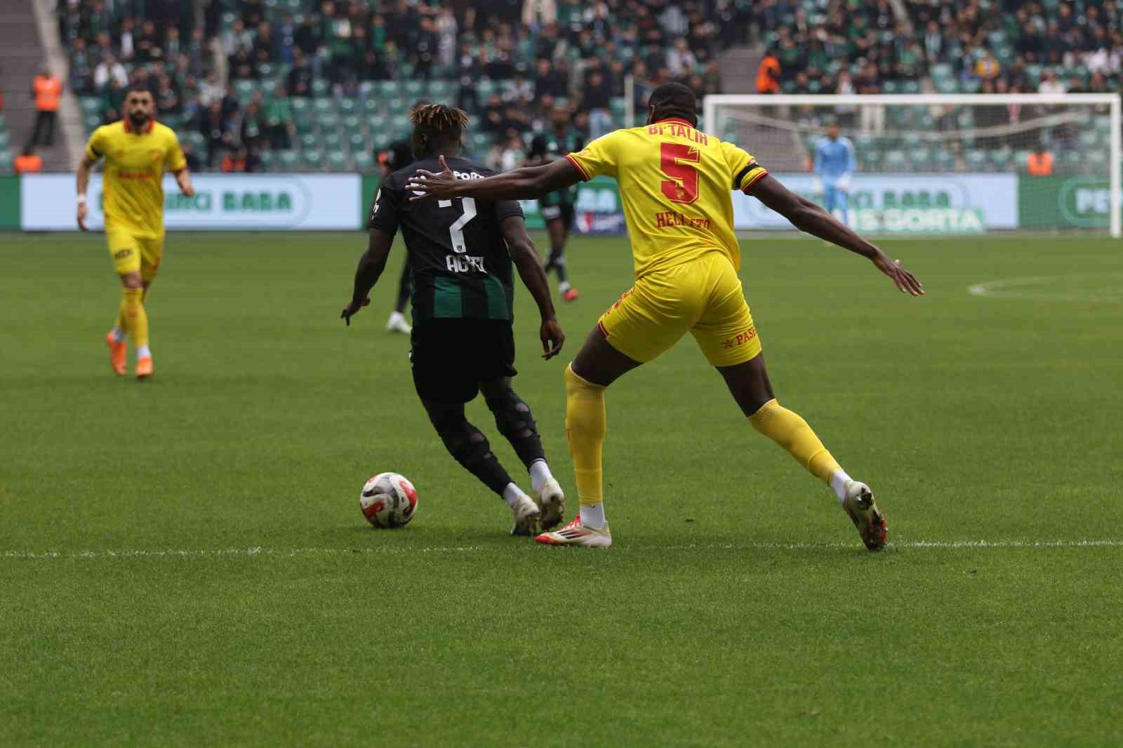 Trendyol Süper Lig: Kocaelispor: 0 - Göztepe: 1 (İlk yarı)
