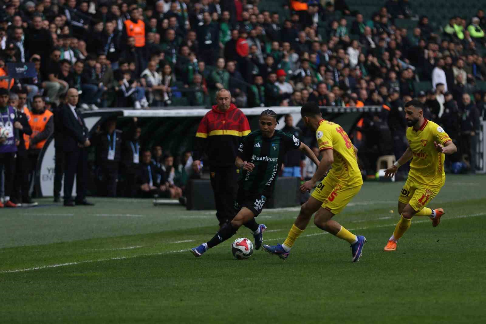 Trendyol Süper Lig: Kocaelispor: 0 - Göztepe: 1 (İlk yarı)
