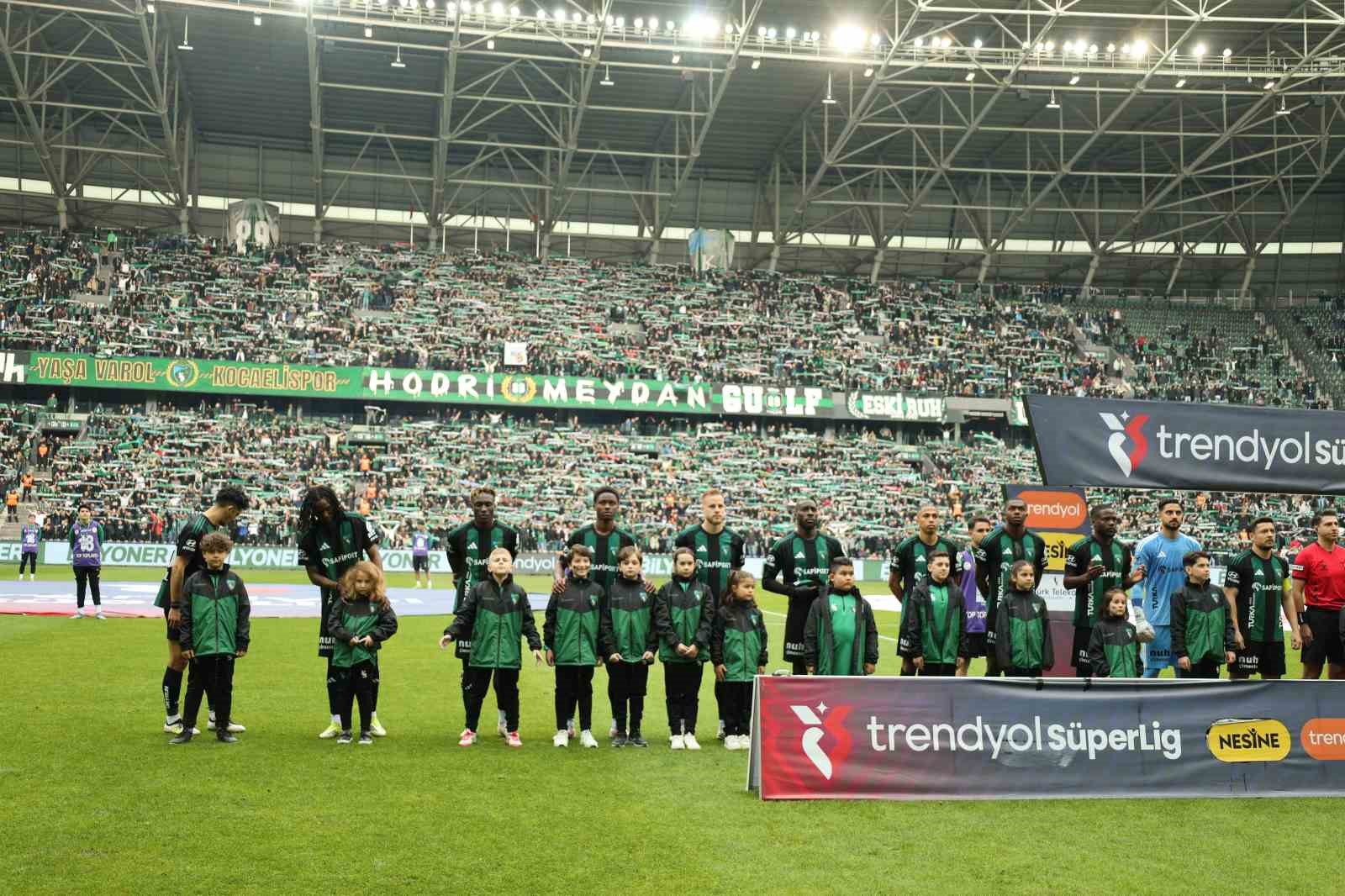 Trendyol Süper Lig: Kocaelispor: 0 - Göztepe: 1 (İlk yarı)
