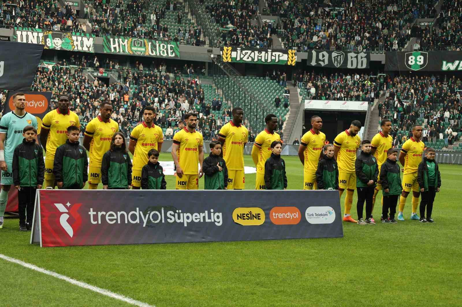 Trendyol Süper Lig: Kocaelispor: 0 - Göztepe: 1 (İlk yarı)
