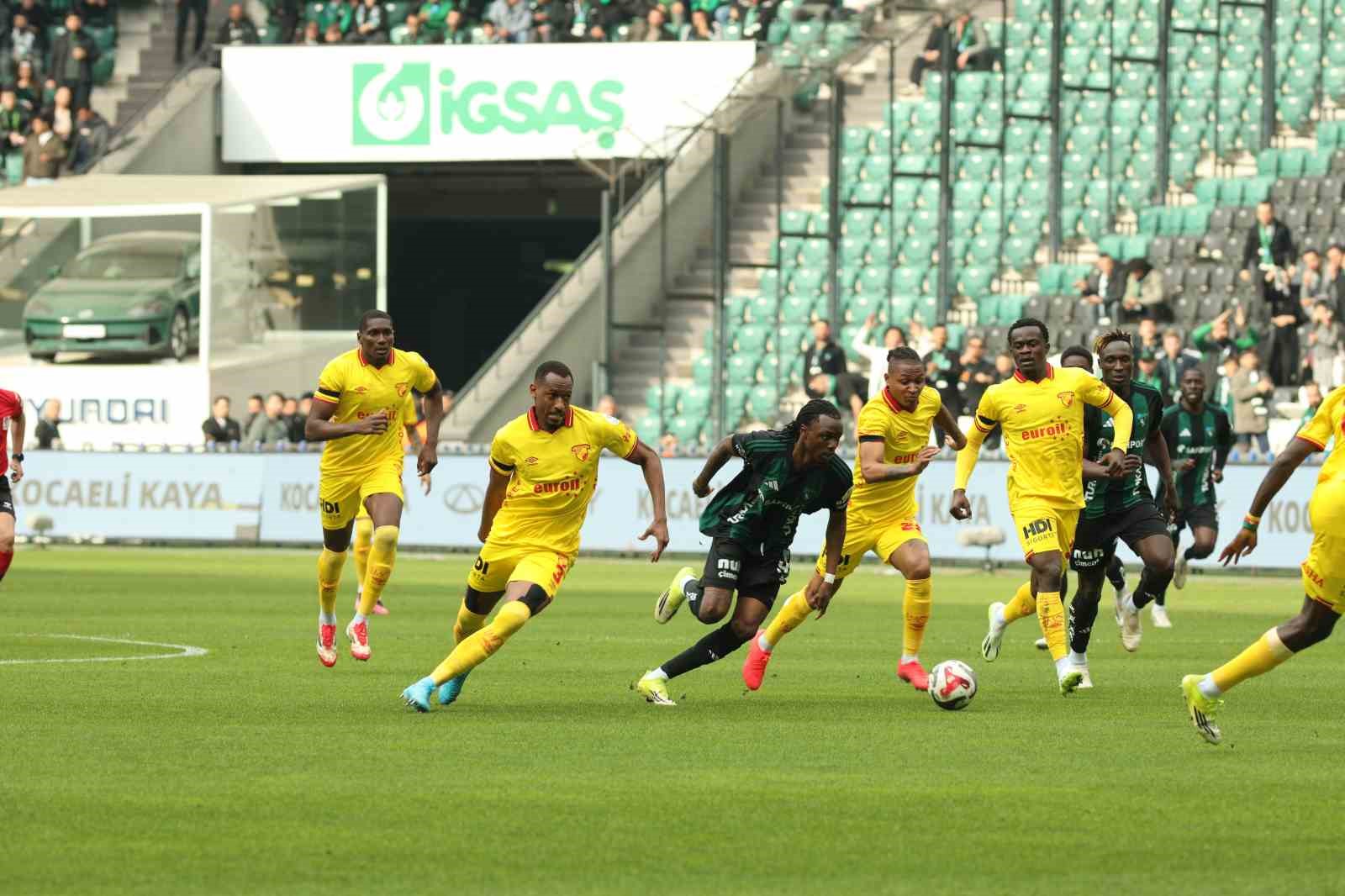 Trendyol Süper Lig: Kocaelispor: 0 - Göztepe: 1 (İlk yarı)
