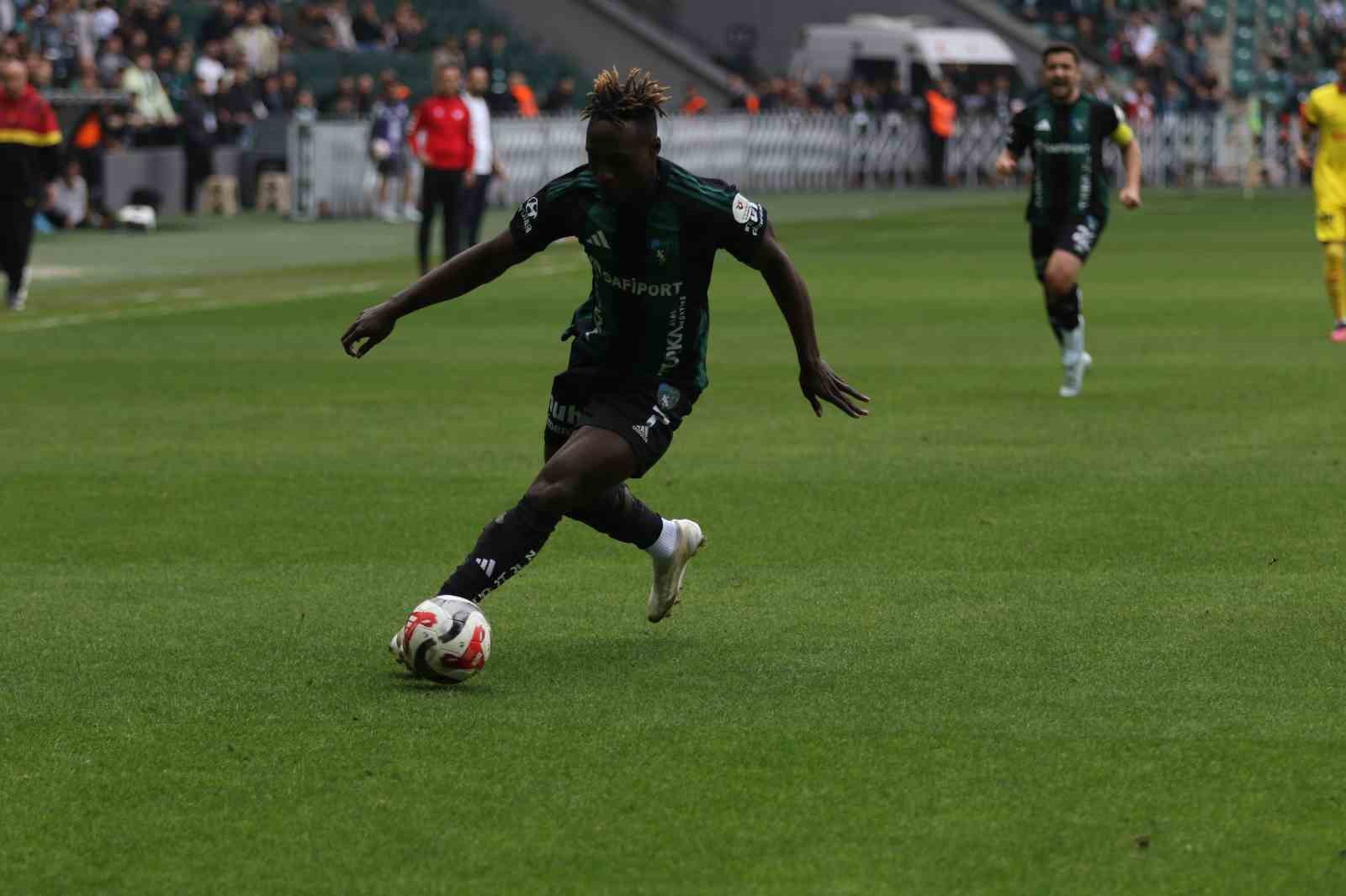 Trendyol Süper Lig: Kocaelispor: 0 - Göztepe: 1 (İlk yarı)
