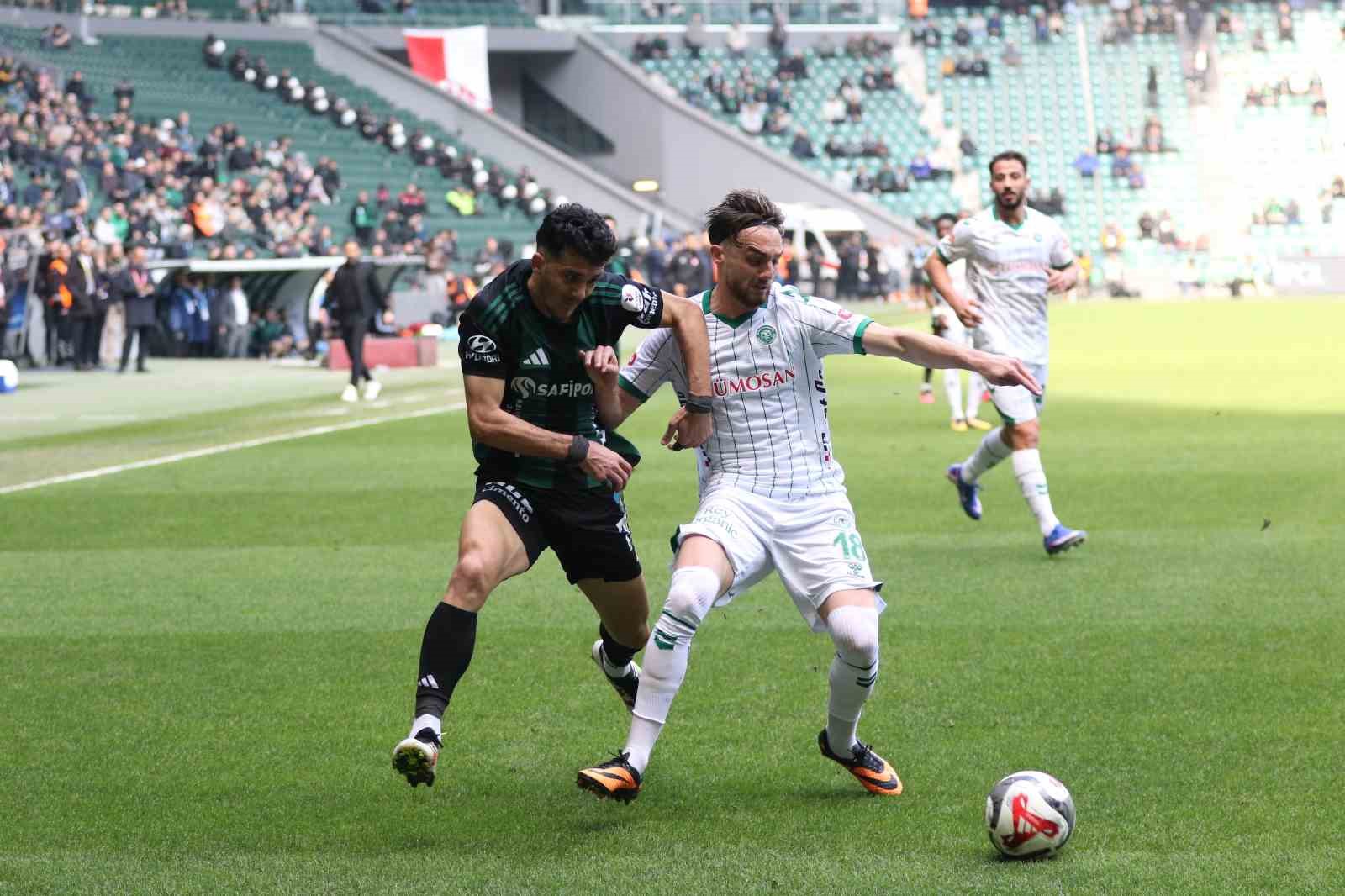 Trendyol Süper Lig: Kocaelispor: 0 - Konyaspor: 0 (İlk yarı)
