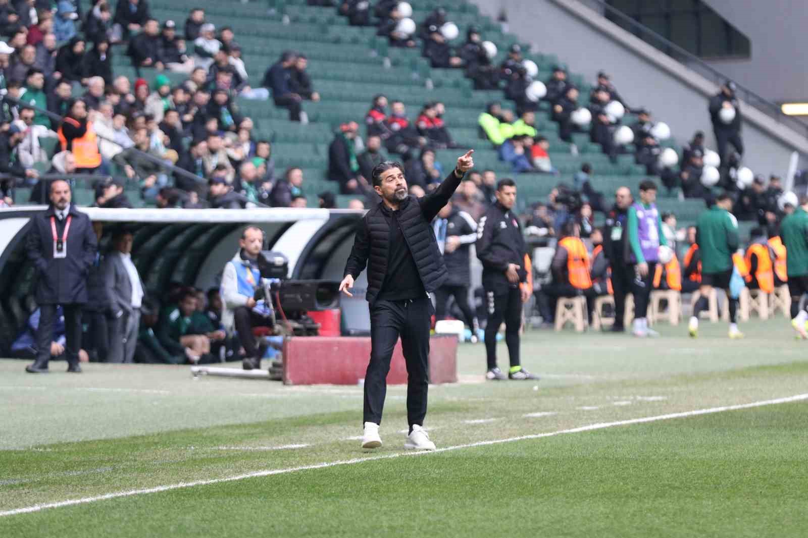Trendyol Süper Lig: Kocaelispor: 0 - Konyaspor: 0 (İlk yarı)
