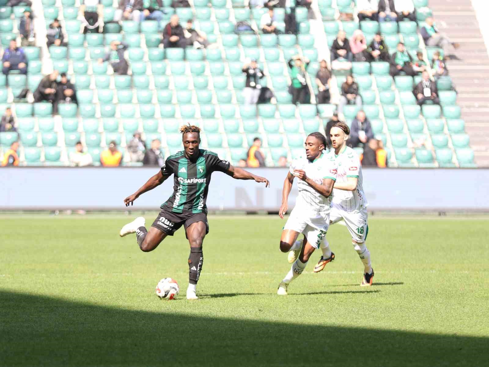 Trendyol Süper Lig: Kocaelispor: 0 - Konyaspor: 0 (İlk yarı)
