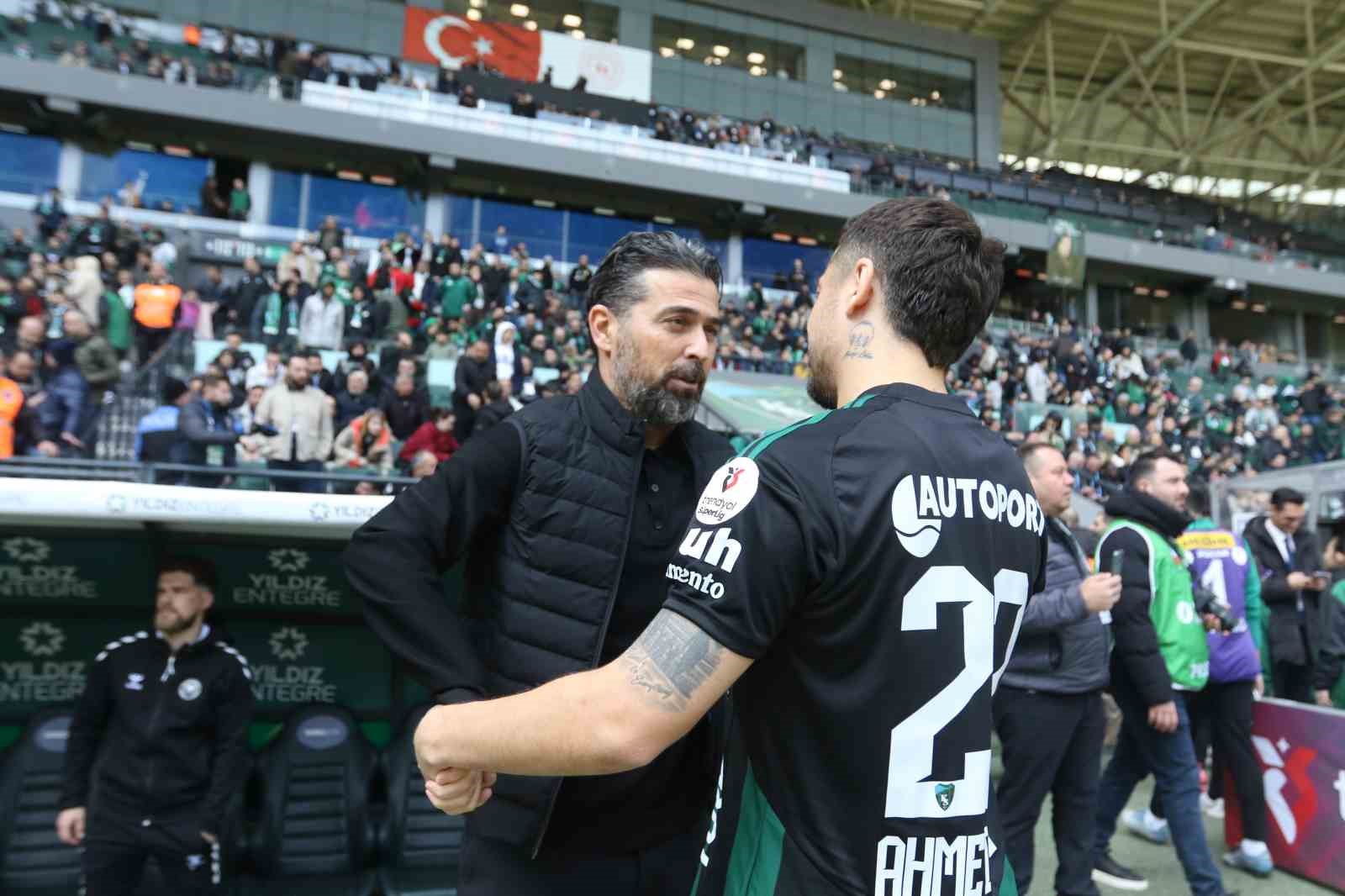 Trendyol Süper Lig: Kocaelispor: 0 - Konyaspor: 0 (Maç devam ediyor)
