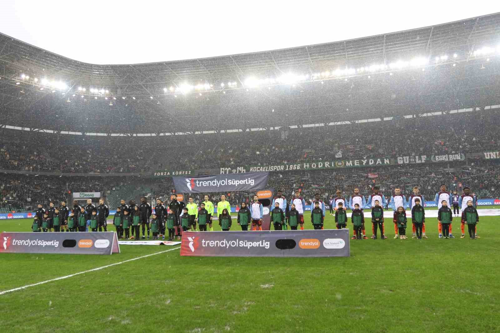 Trendyol Süper Lig: Kocaelispor: 0 - Trabzonspor: 0 (Maç devam ediyor)
