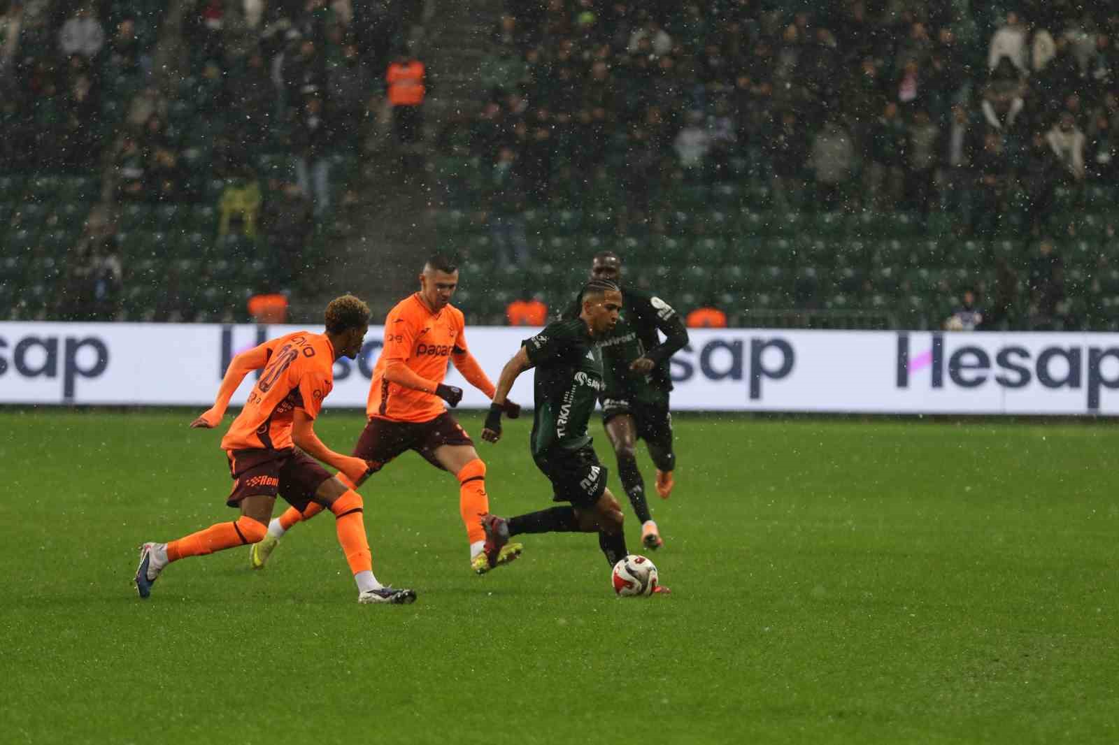 Trendyol Süper Lig: Kocaelispor: 0 - Trabzonspor: 0 (Maç devam ediyor)
