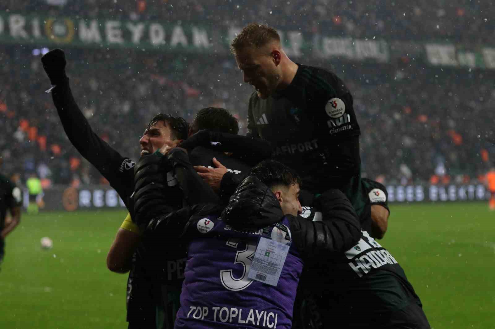 Trendyol Süper Lig: Kocaelispor: 0 - Trabzonspor: 0 (Maç devam ediyor)
