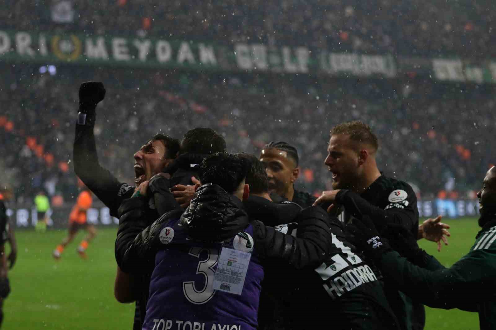 Trendyol Süper Lig: Kocaelispor: 0 - Trabzonspor: 0 (Maç devam ediyor)
