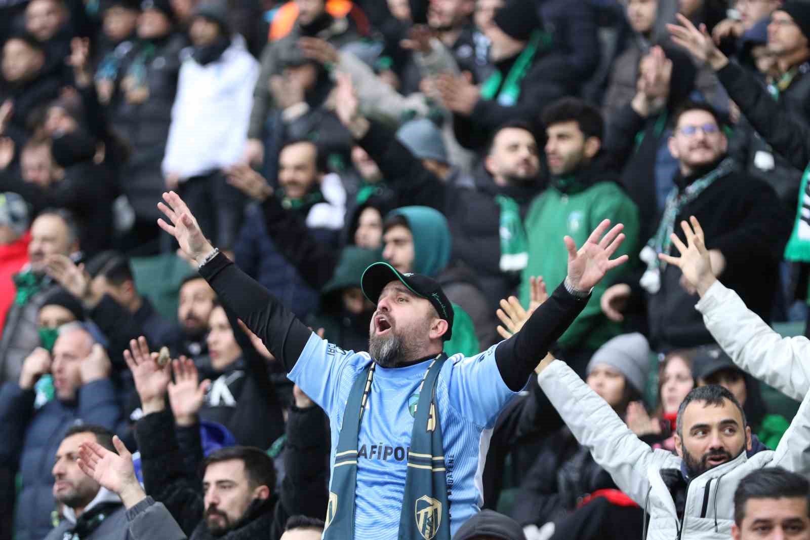 Trendyol Süper Lig: Kocaelispor: 0 - Trabzonspor: 0 (Maç devam ediyor)
