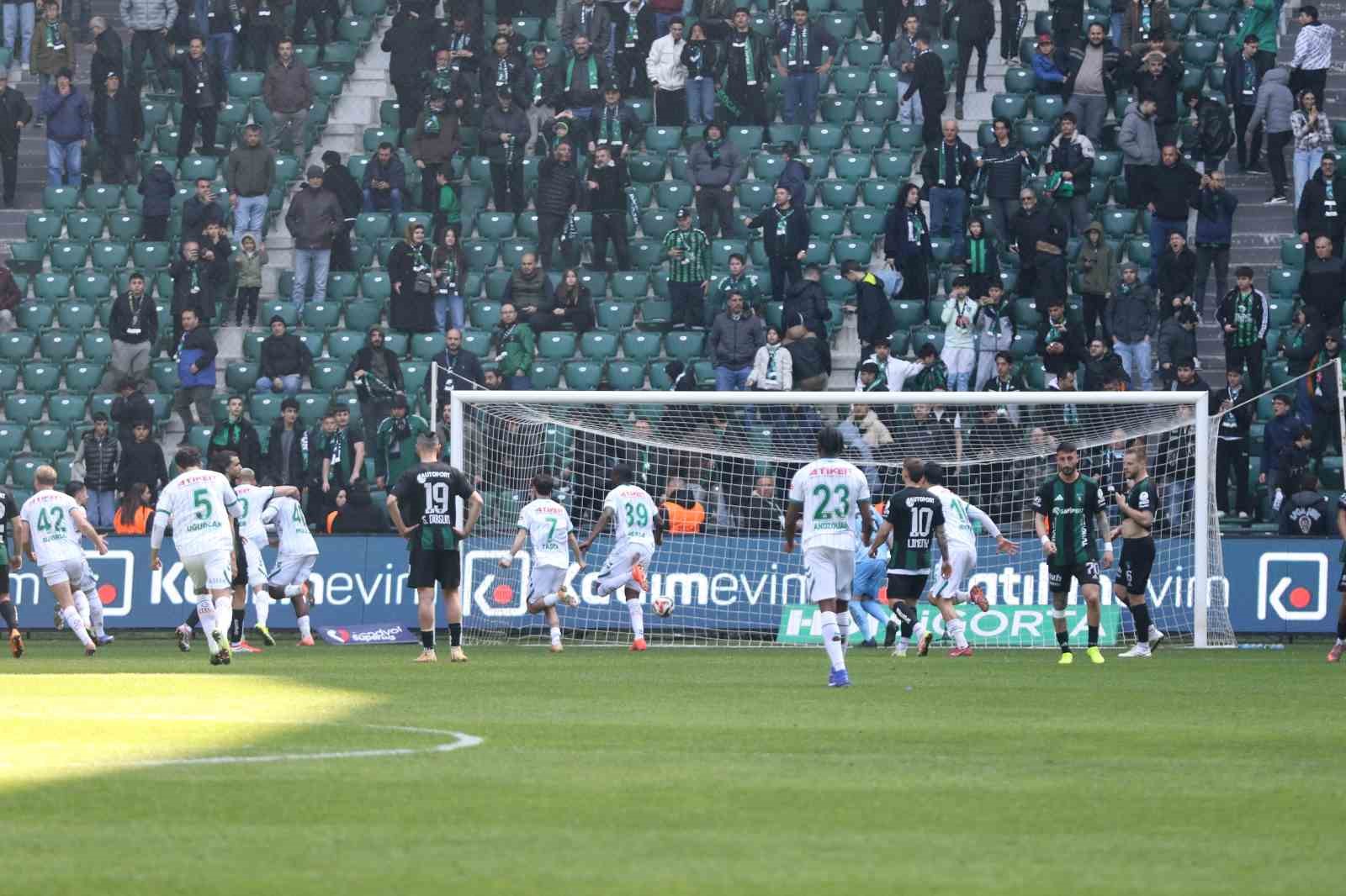 Trendyol Süper Lig: Kocaelispor: 1 - Konyaspor: 2 (Maç sonucu)

