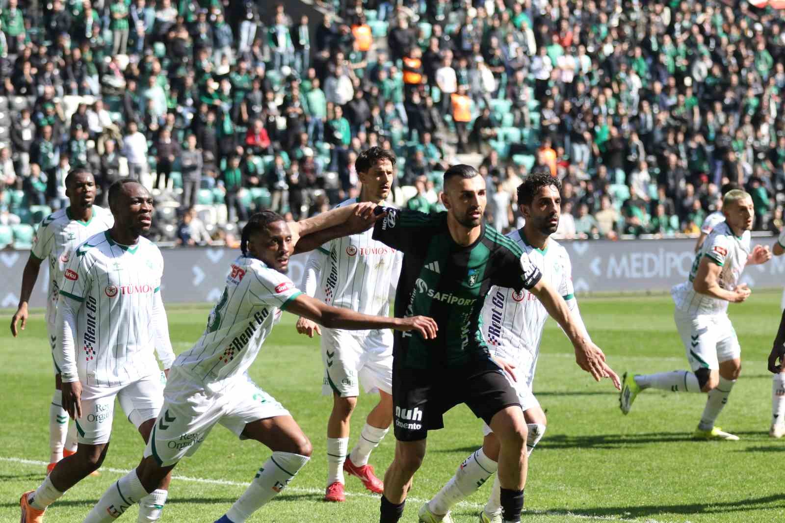 Trendyol Süper Lig: Kocaelispor: 1 - Konyaspor: 2 (Maç sonucu)
