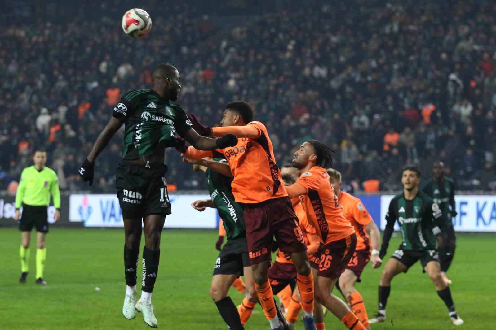 Trendyol Süper Lig: Kocaelispor: 1 - Trabzonspor: 2 (Maç sonucu)
